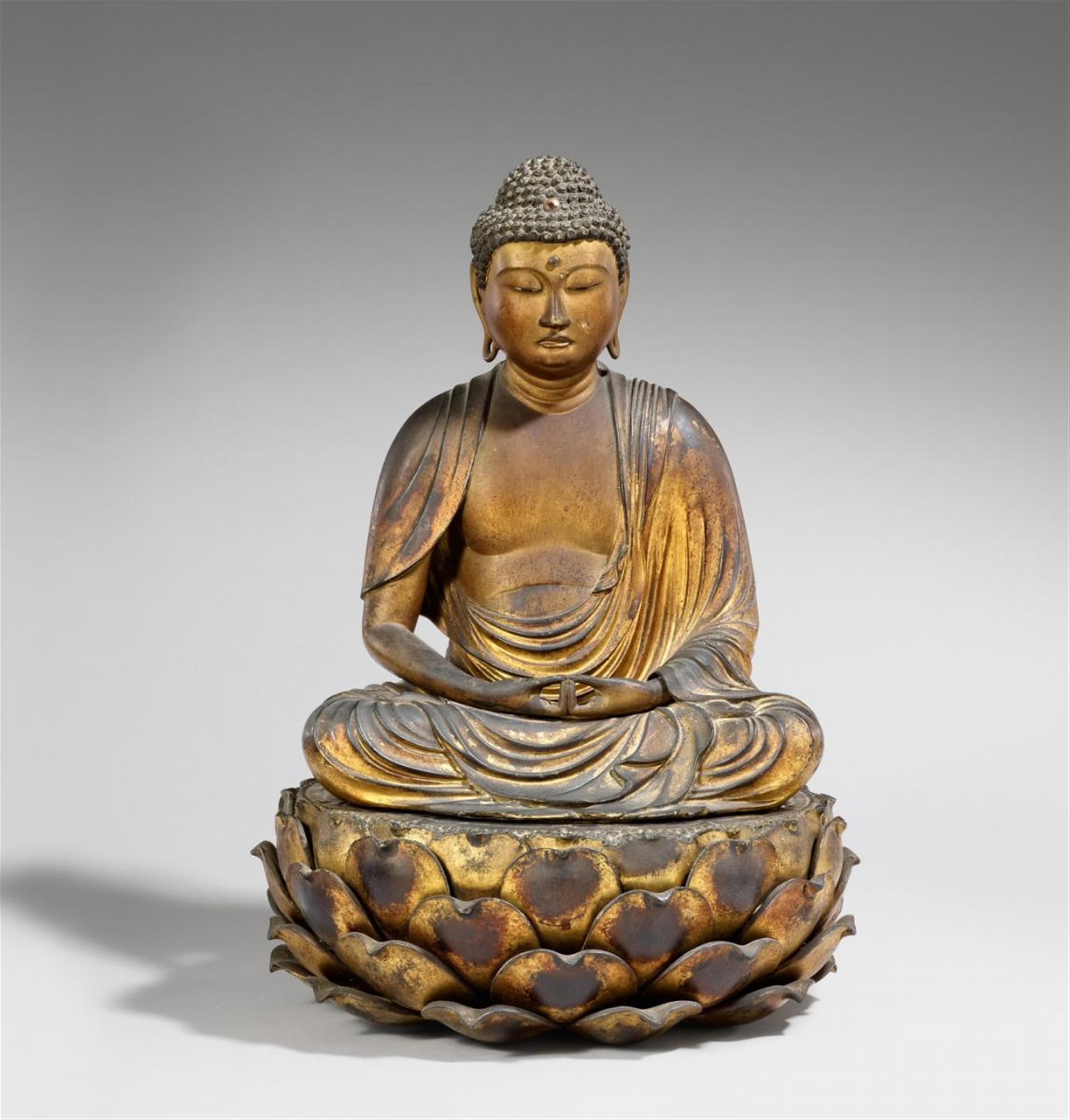 A gilded and lacquered wood figure of Amida Nyorai. Edo period - image-1