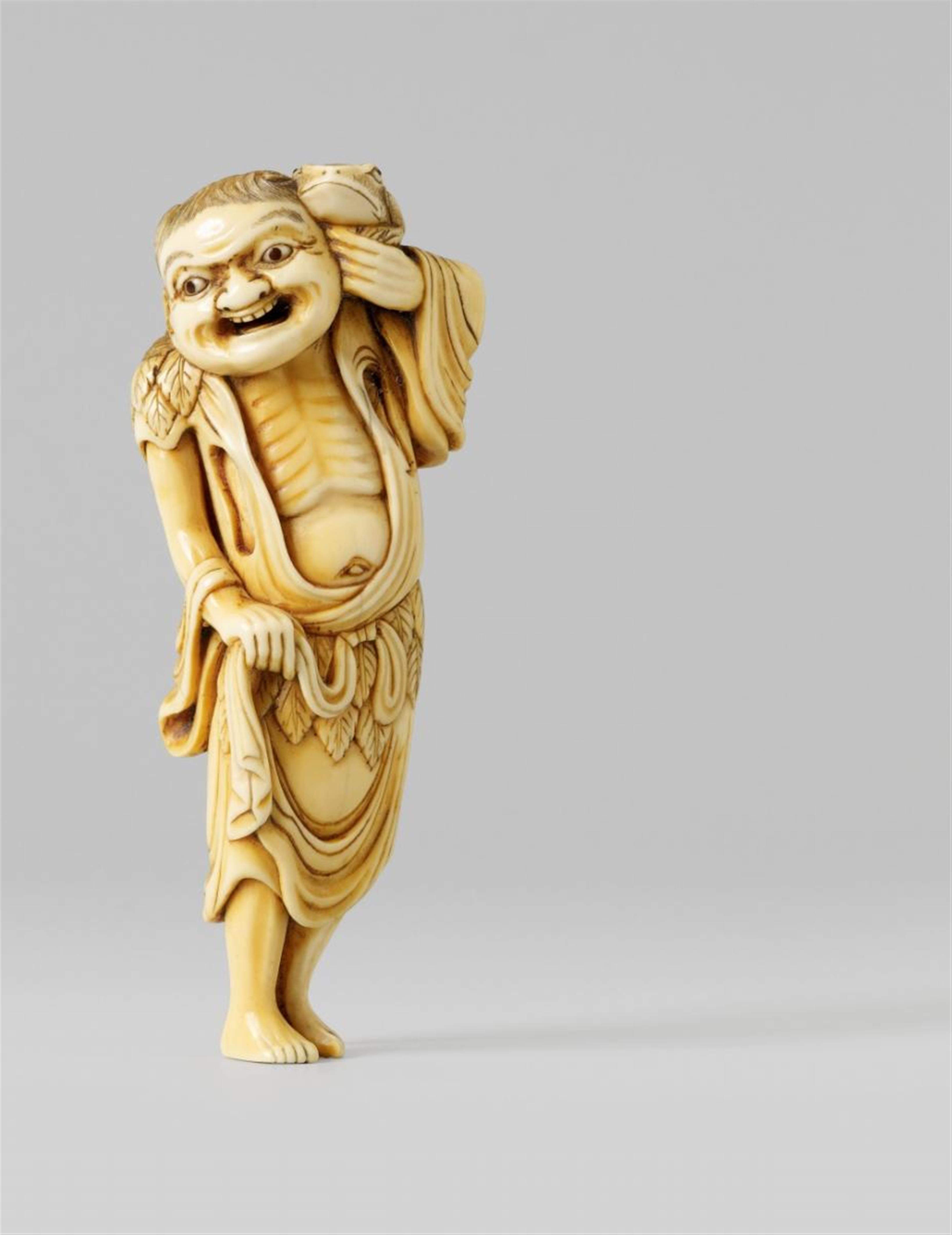 A large ivory netsuke of a laughing Gama Sennin. 18th century - image-1