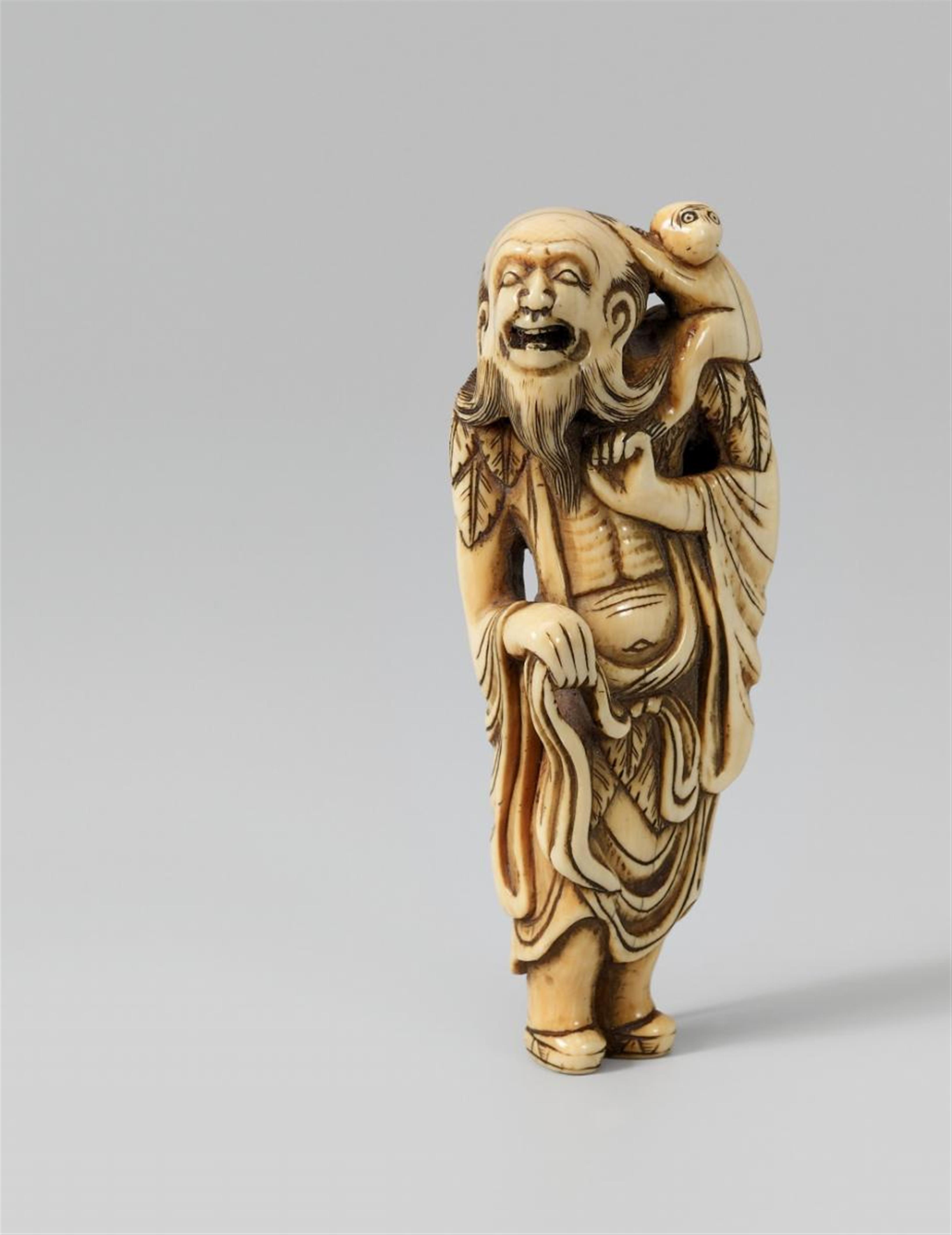An ivory netsuke of a laughing sennin with a monkey. 18th century - image-1