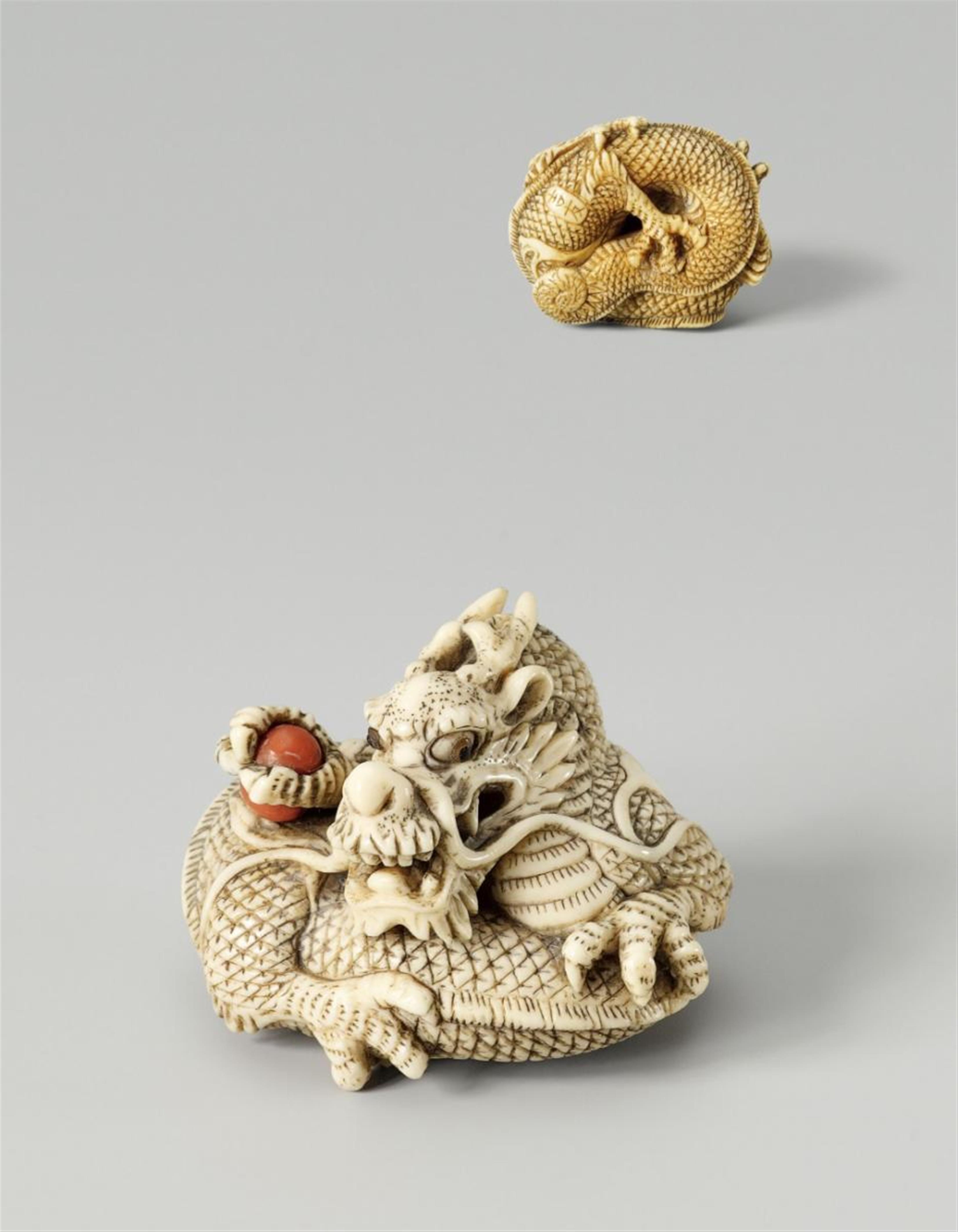 An impressive and superb Kyoto school ivory netsuke of a majestic coiled dragon. Late 18th/early 19th century - image-3