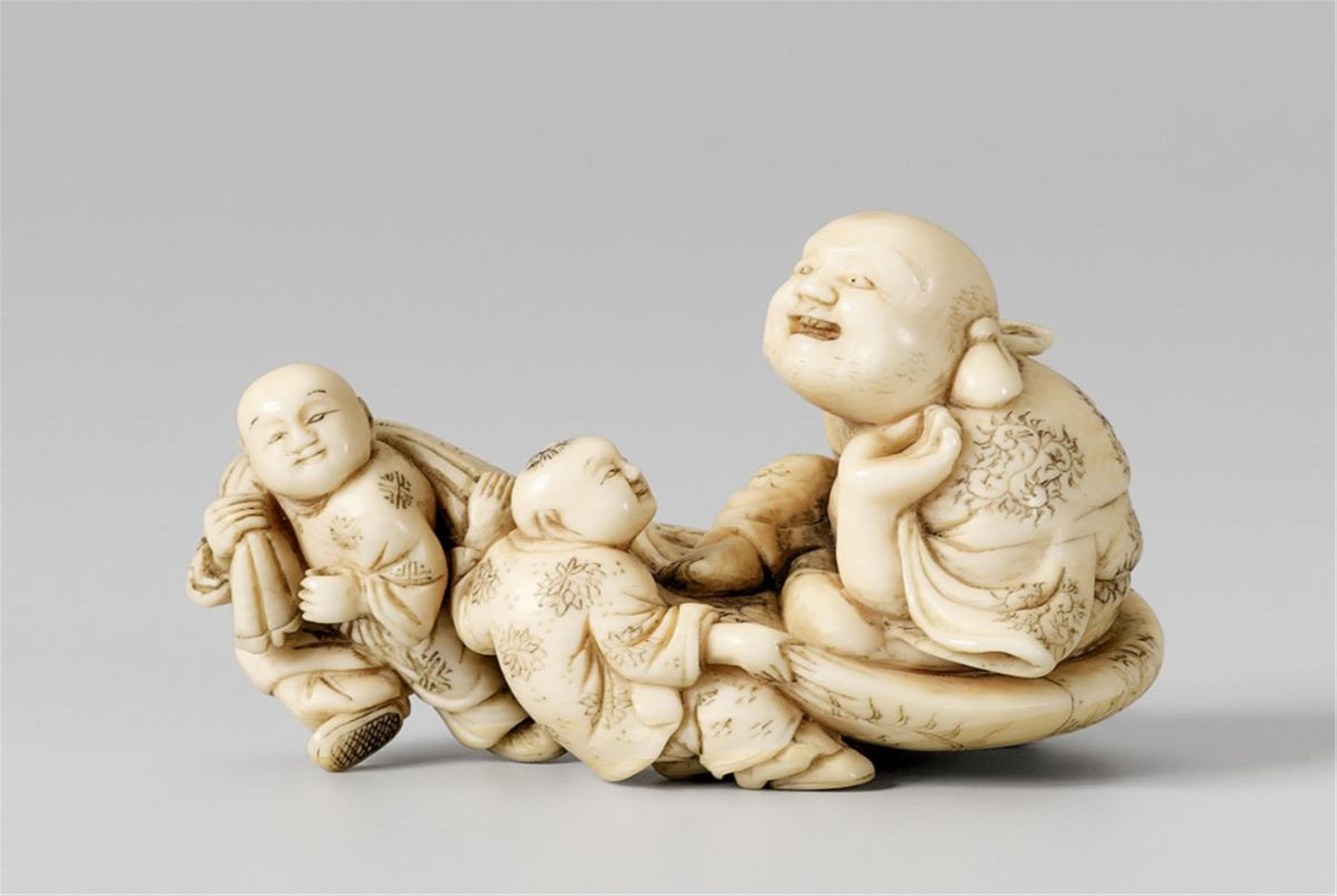 An ivory netsuke Hotei and two karako. Mid 19th century - image-1