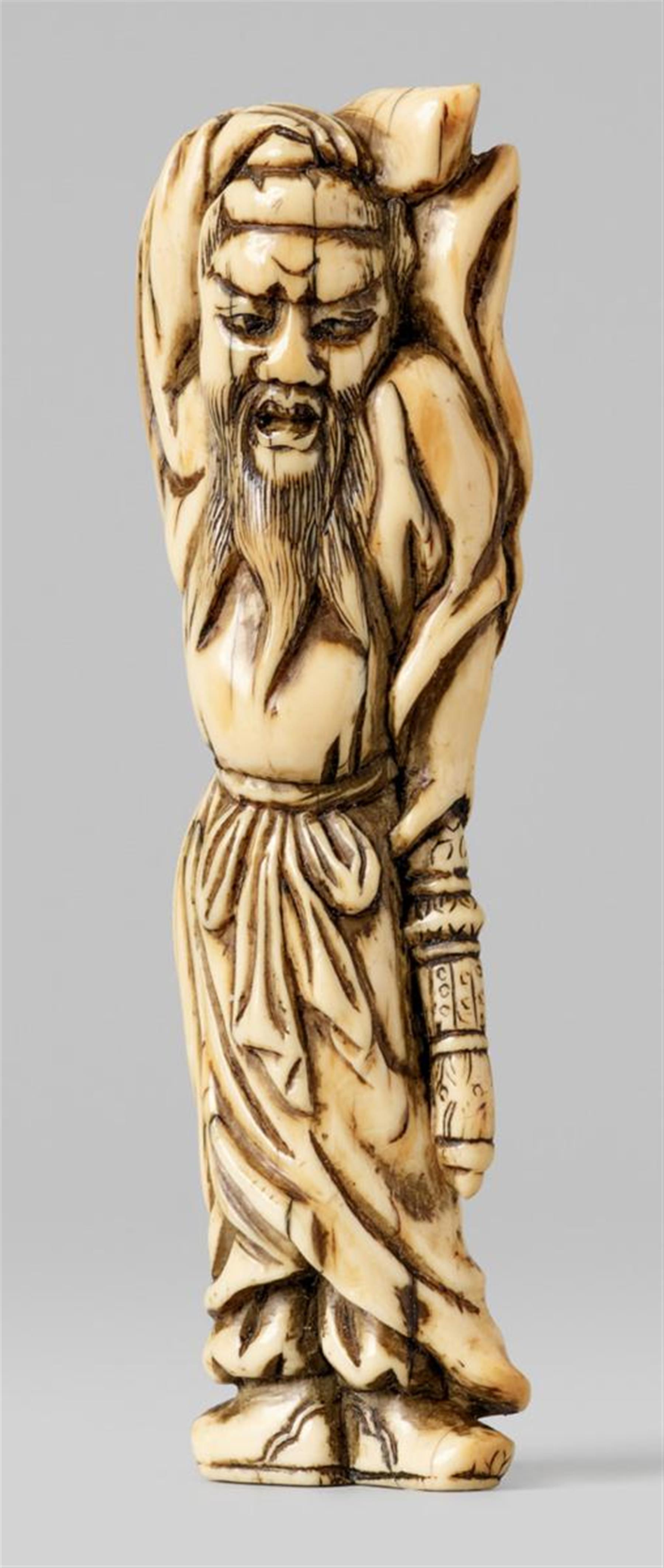A very unusual and large ivory netsuke of Kan’u. 18th century - image-1