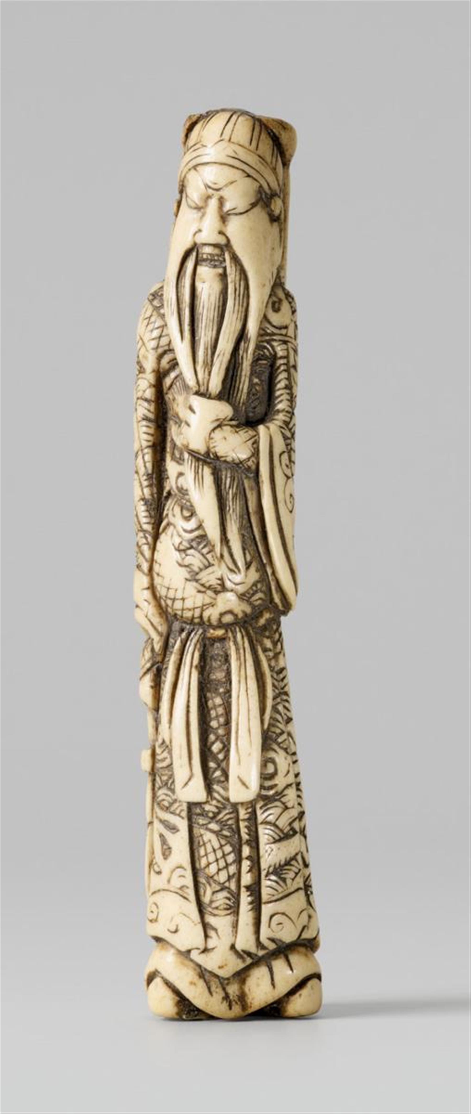 A long stag antler netsuke of Kan’u. 18th/early 19th century - image-1