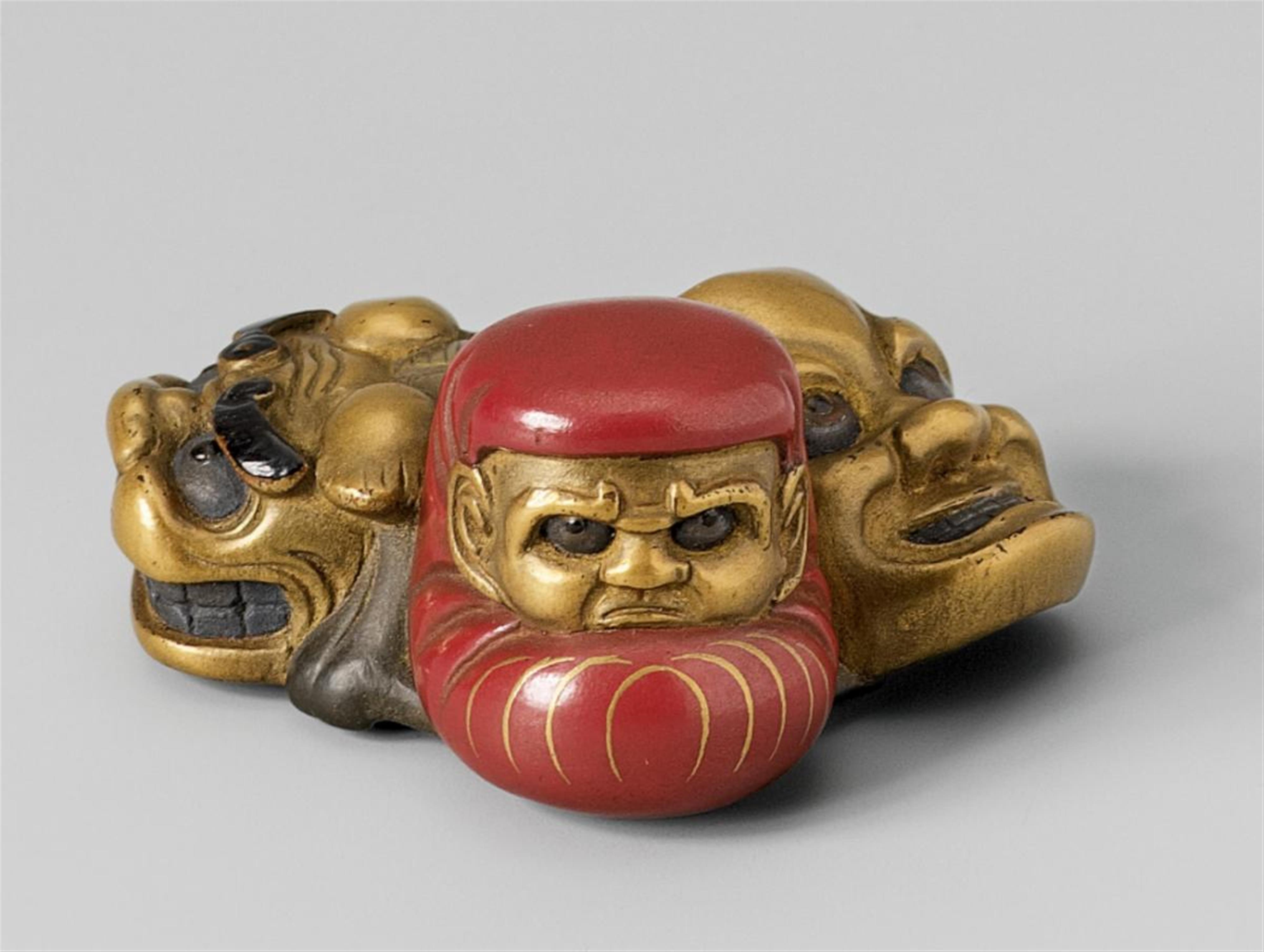 A makie and lacquer wood netsuke of masks and a Daruma roly-poly-doll, by Masanao. Second half 19th century - image-1