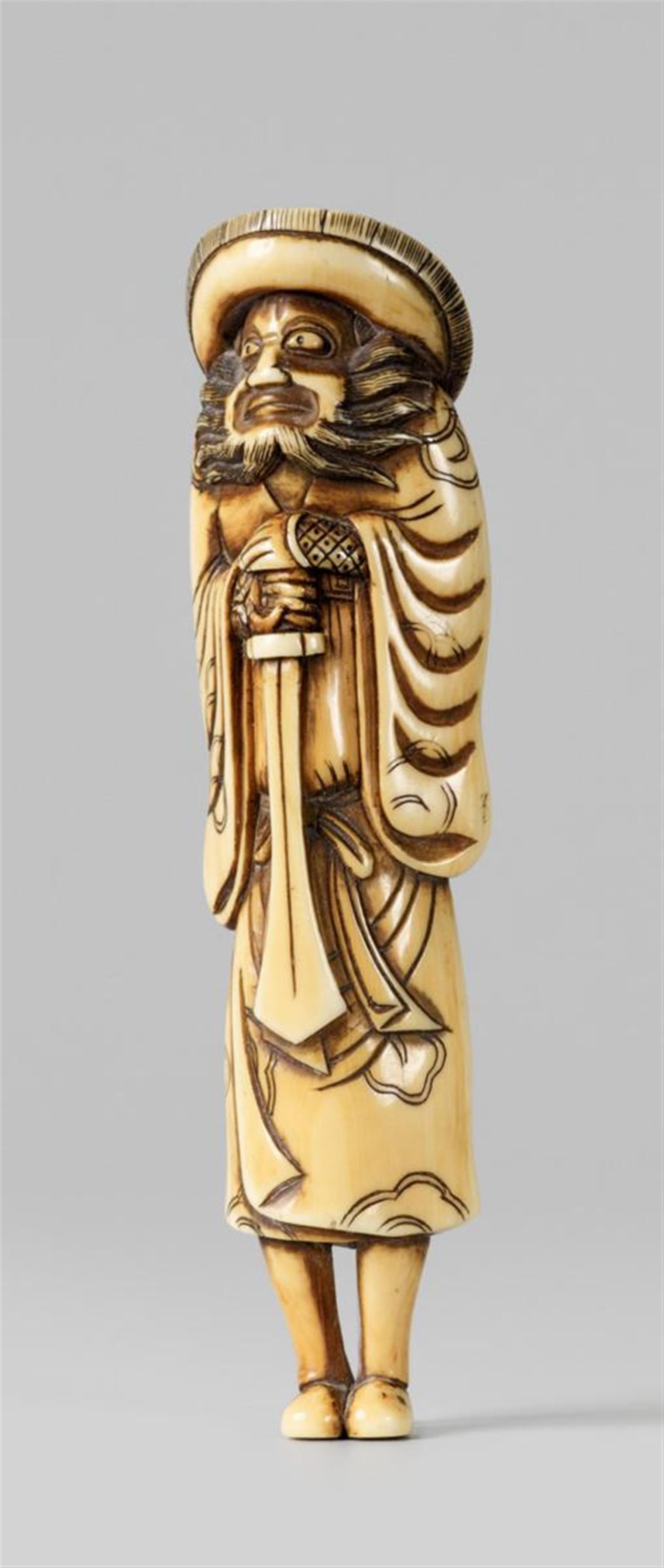 An ivory netsuke of a tall Shôki. Late 18th/early 19th century - image-1
