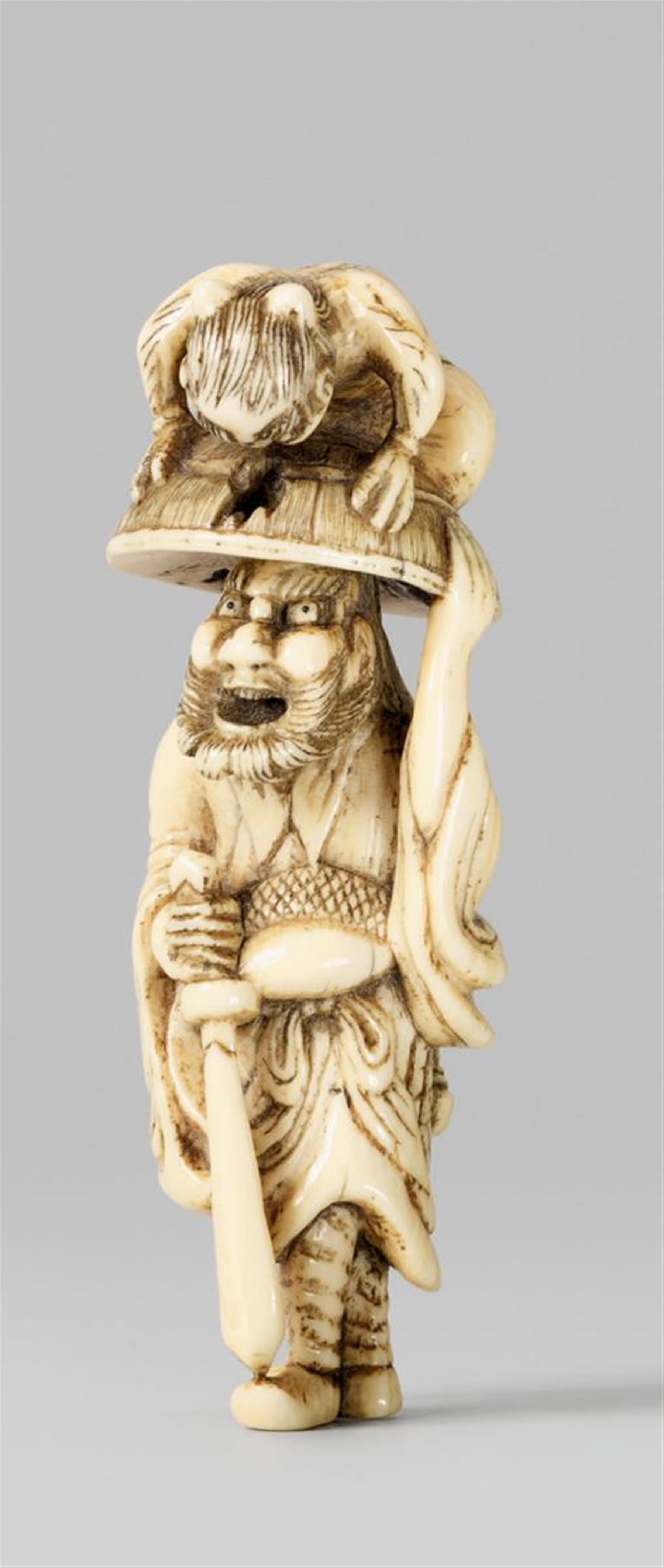 An amusing ivory netsuke of Shôki and oni. Early 19th century - image-1