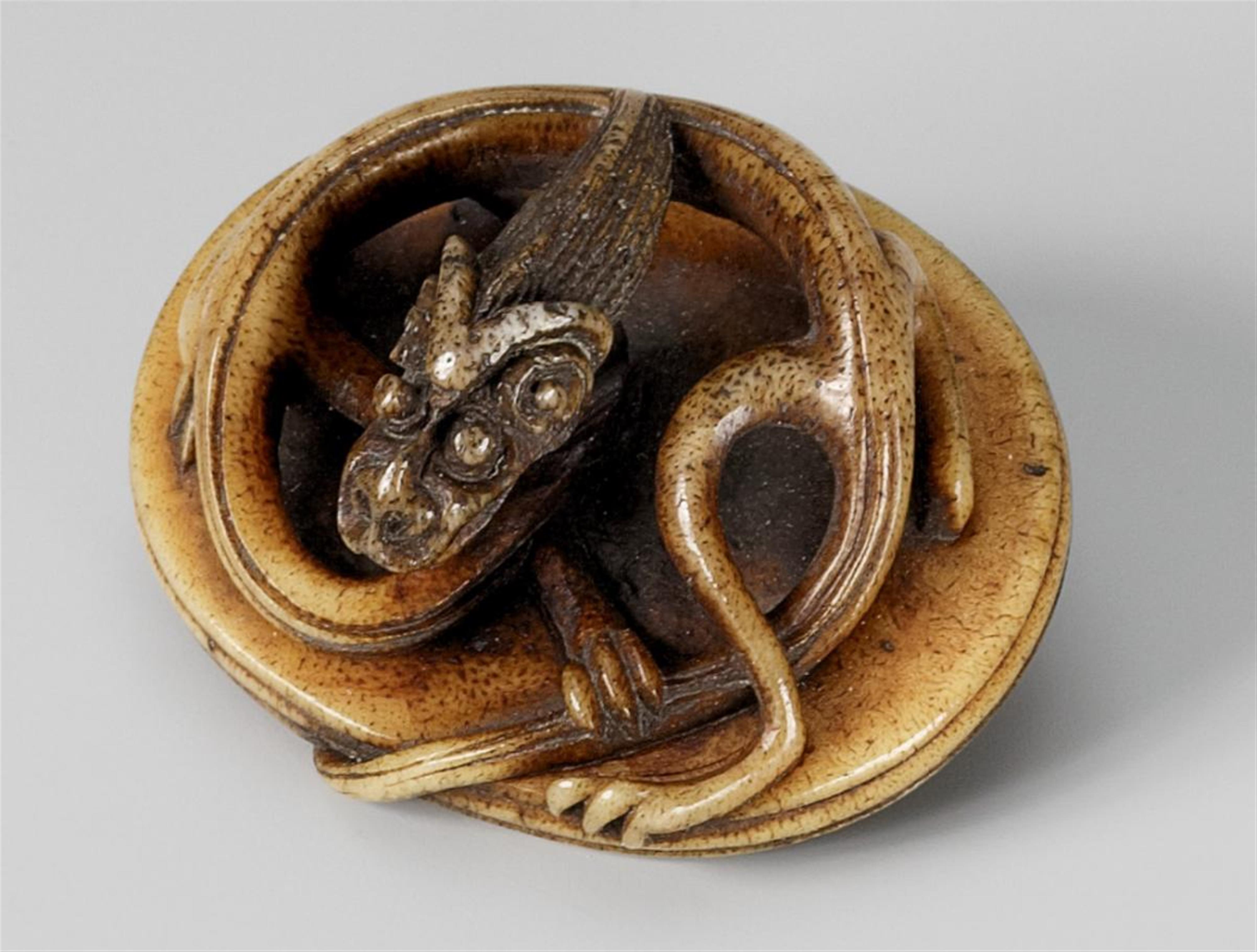 A very unusual stag antler netsuke of an amaryû. Second half 19th century - image-1