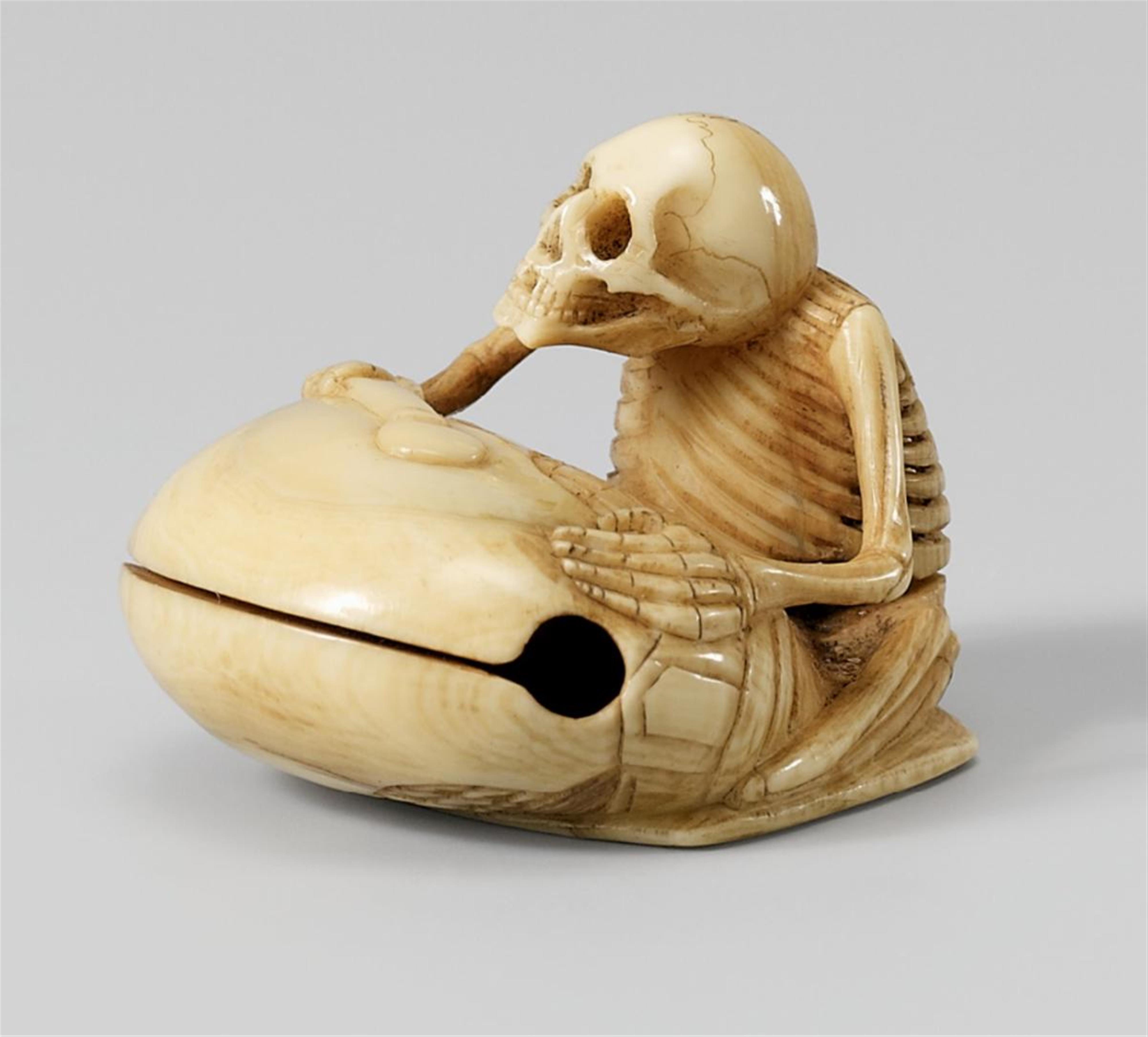 A narwhal tusk netsuke of a skeleton beating a mokugyo, by Yûgyoku. Late 19th century - image-1