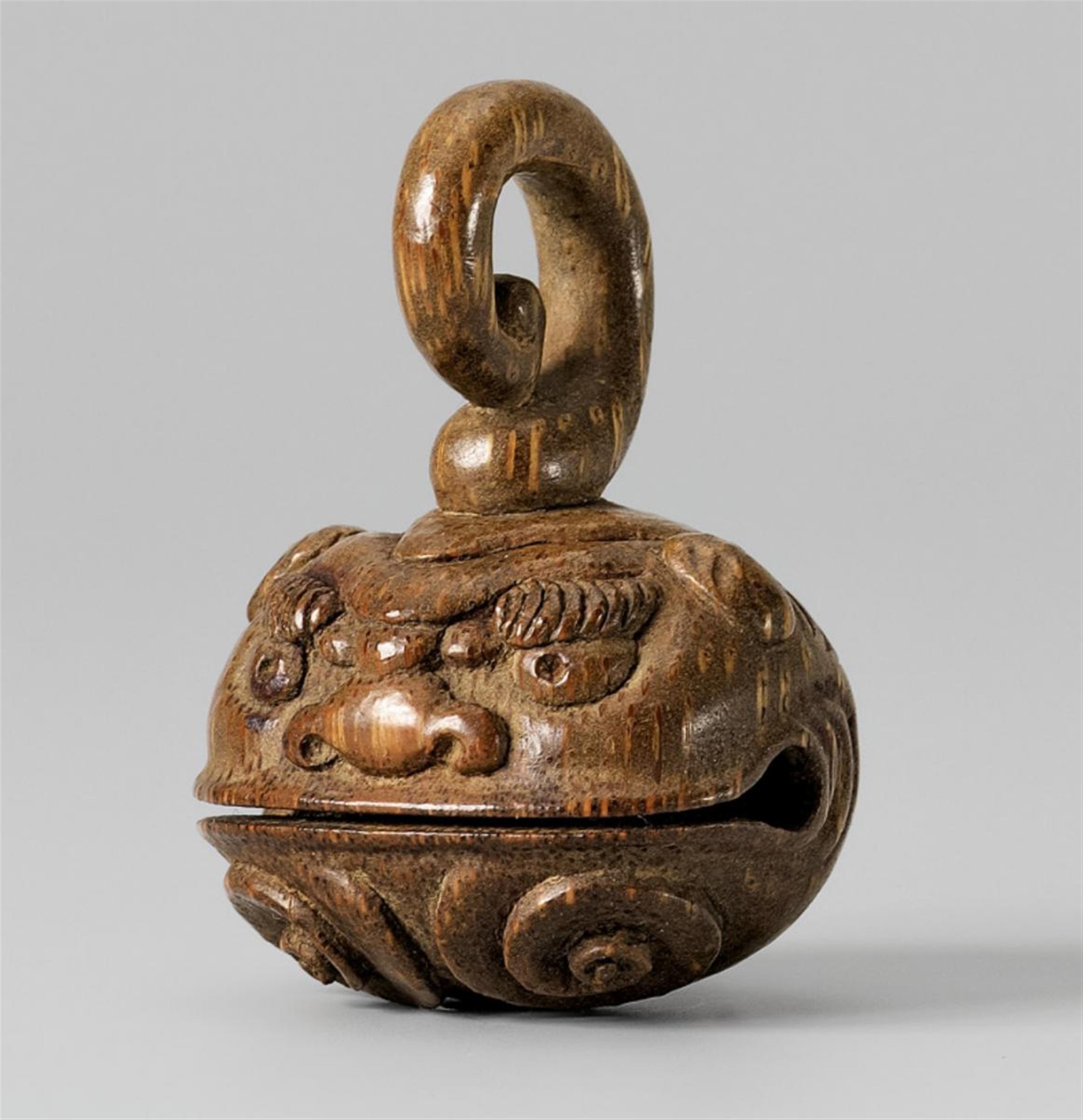 An amusing and well-hollowed bamboo root netsuke of a mokugyô. Late 19th century - image-1