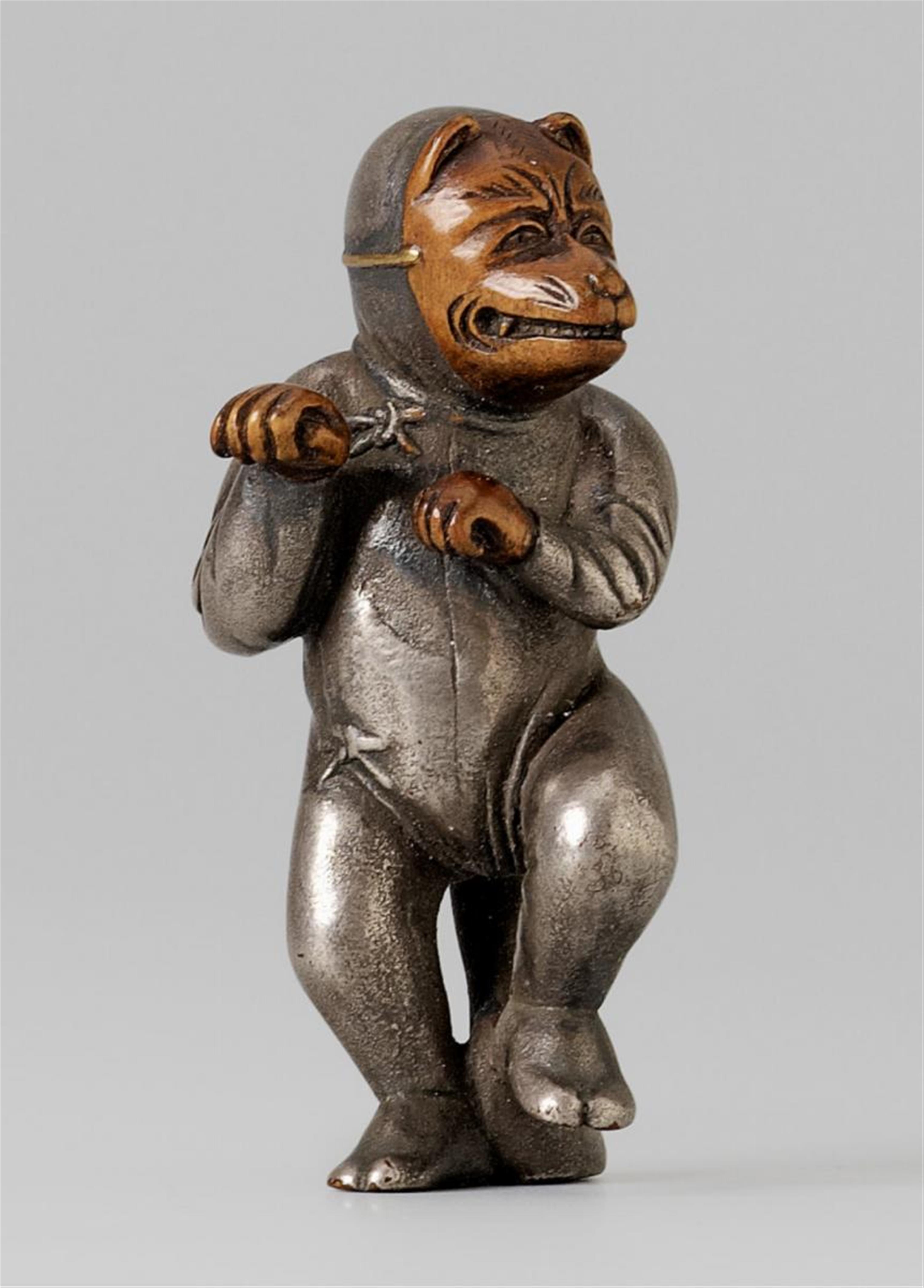 A lacquer and wood netsuke of a fox dancer. 19th century - image-1