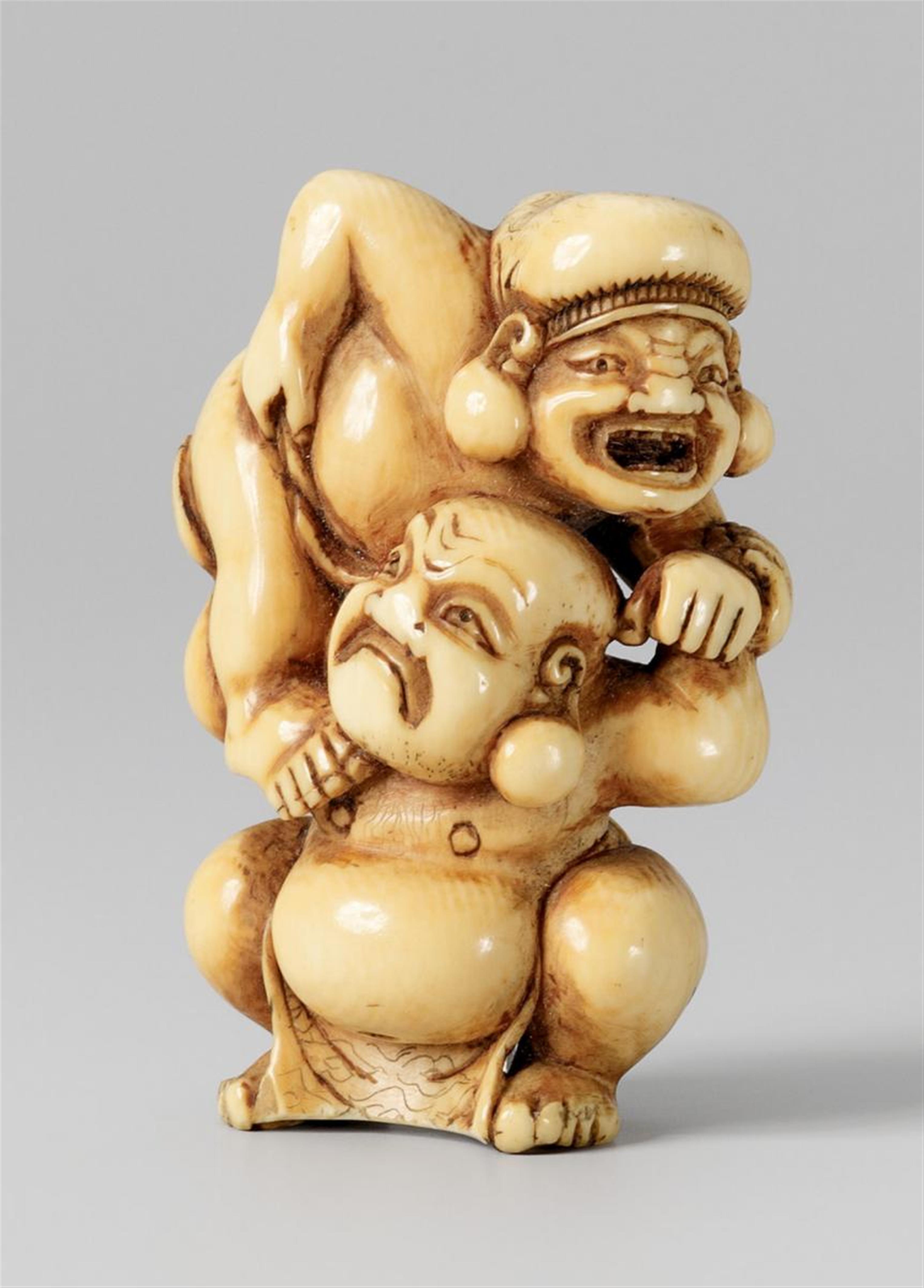 An amusing partly stained ivory netsuke of Hotei and Daikoku as sumô wrestlers. Late 18th century - image-1