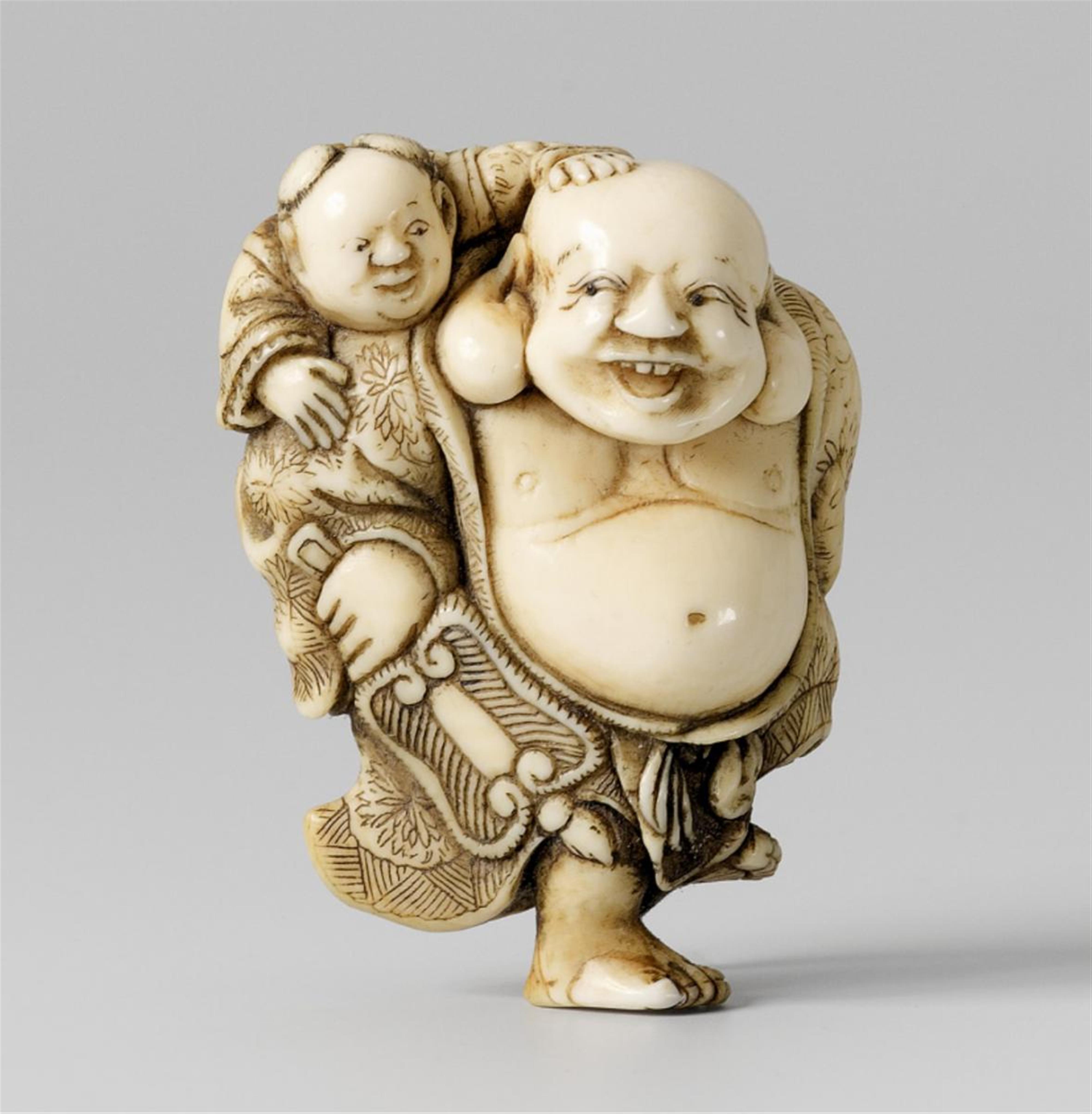 An ivory netsuke of a laughing Hotei. Early 19th century - image-1