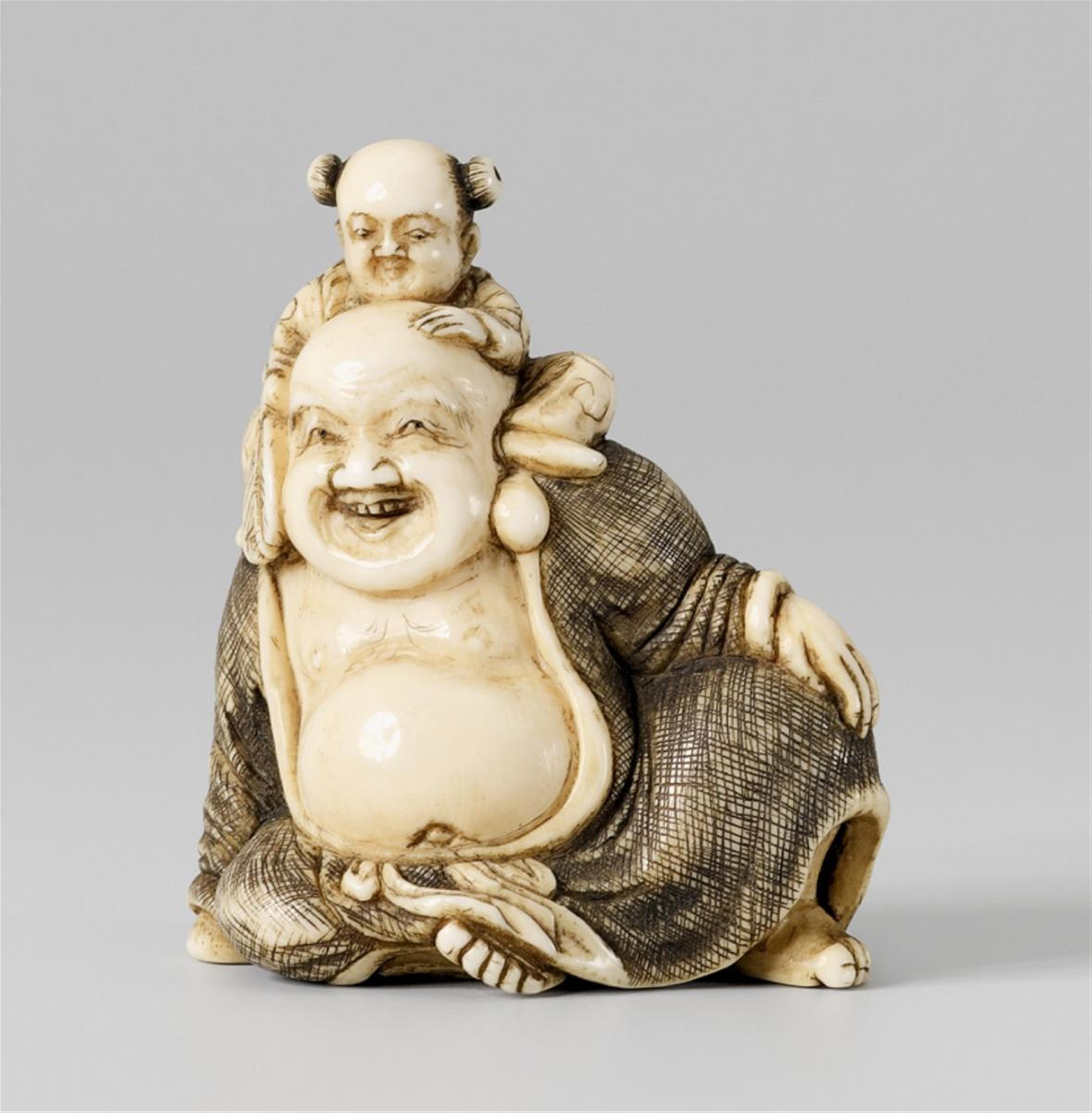 An ivory netsuke of a friendly Hotei. Early 19th century - image-1