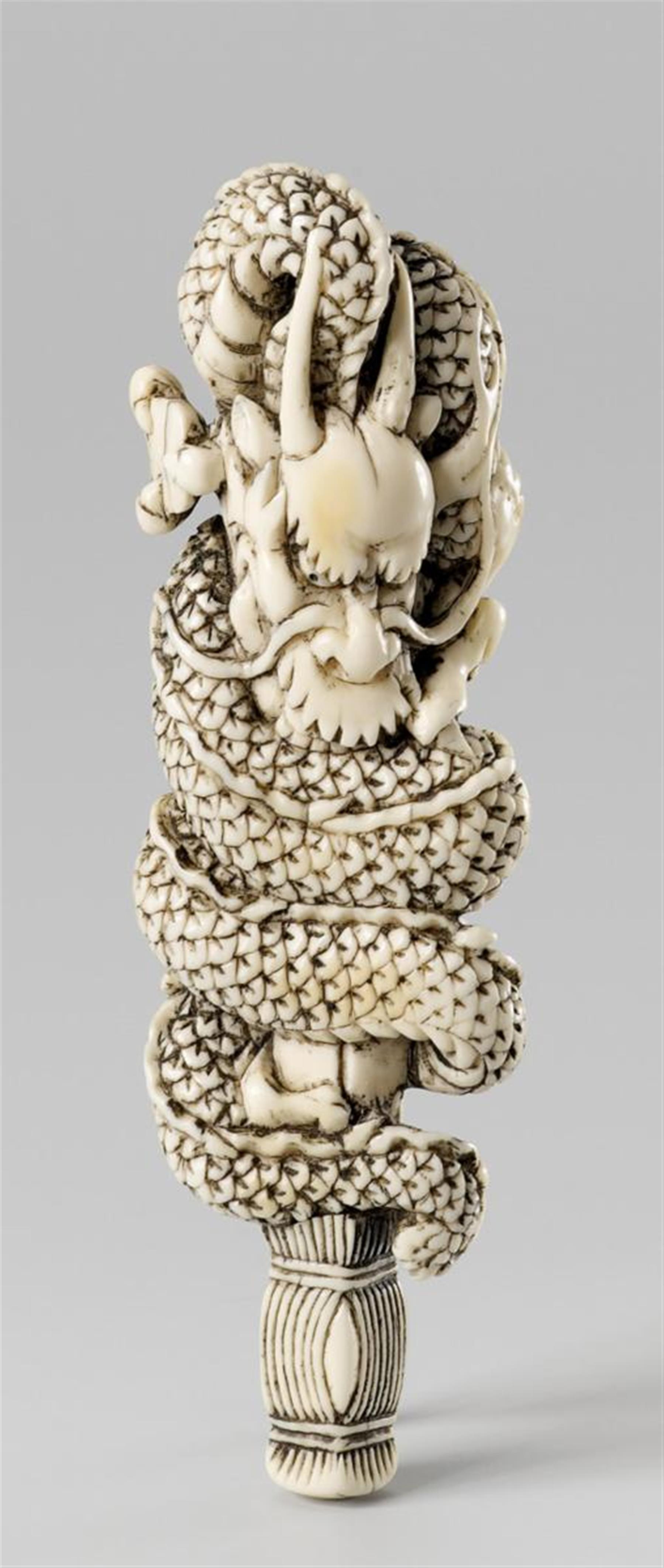 A fine ivory netsuke of an amakurikara. Early 19th century - image-2