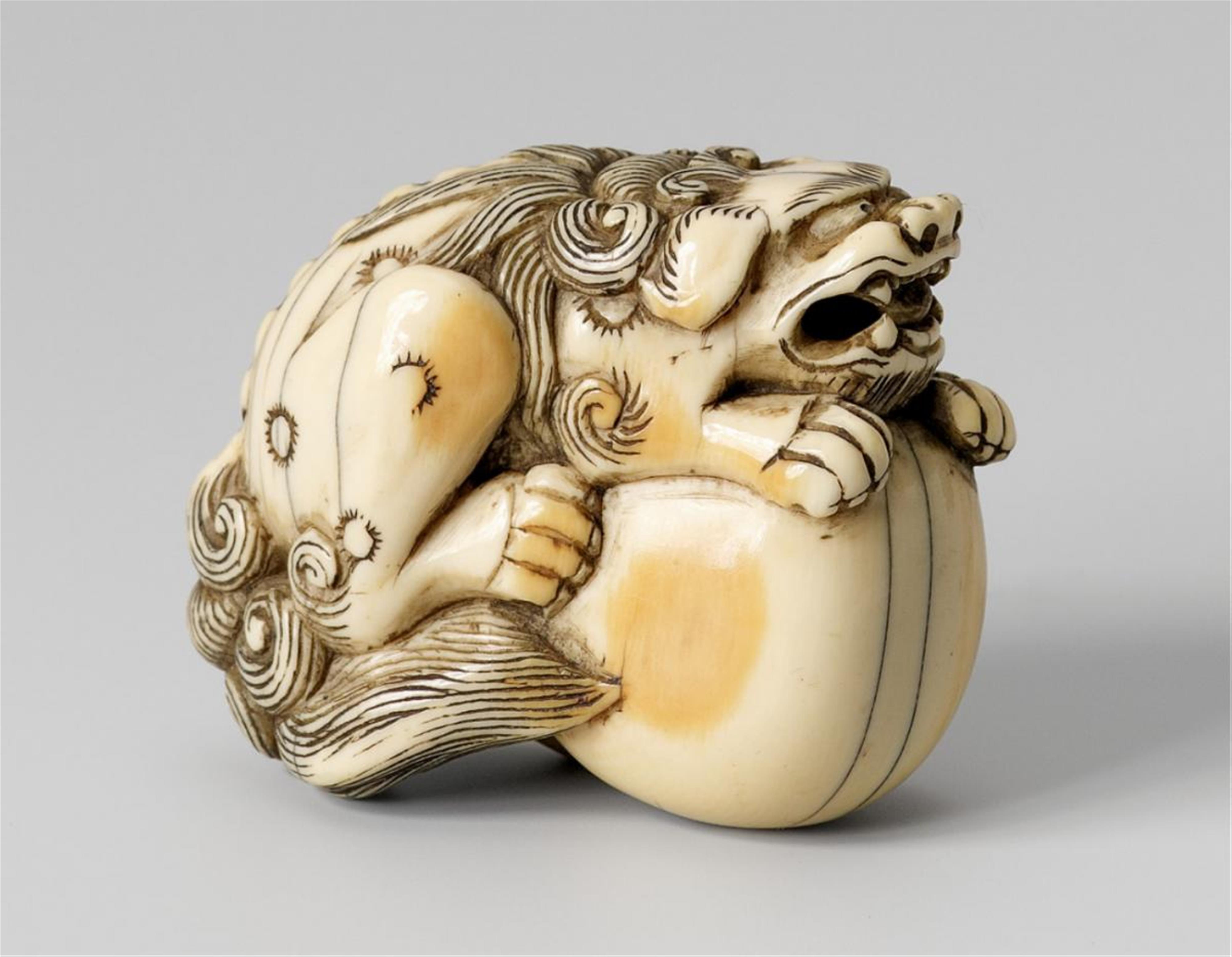 An ivory netsuke of a shishi. Early 19th century - image-1