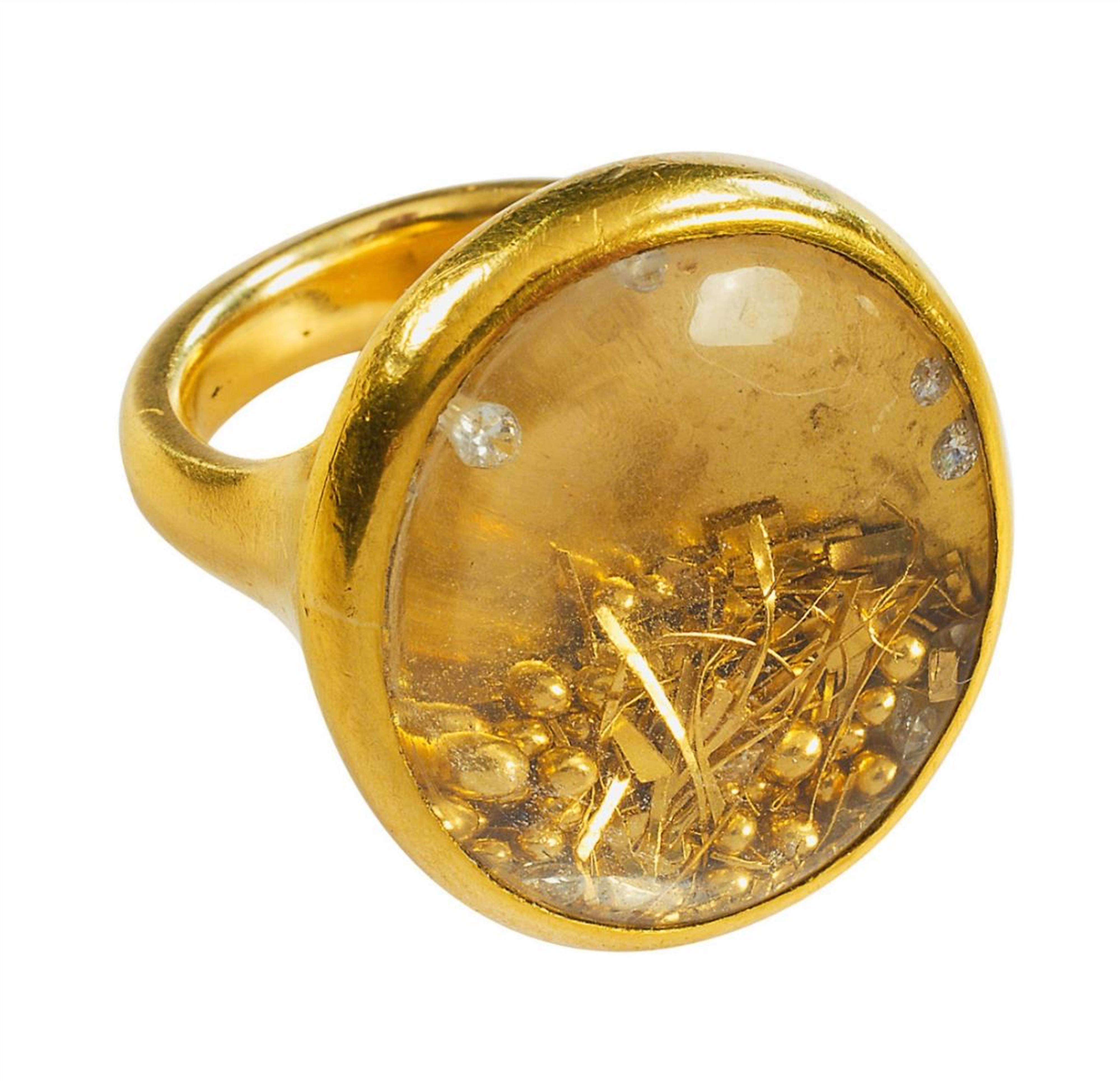 An 18k gold and quartz capsule ring enclosing gold pieces, brilliant- and 8/8-cut diamonds. - image-2