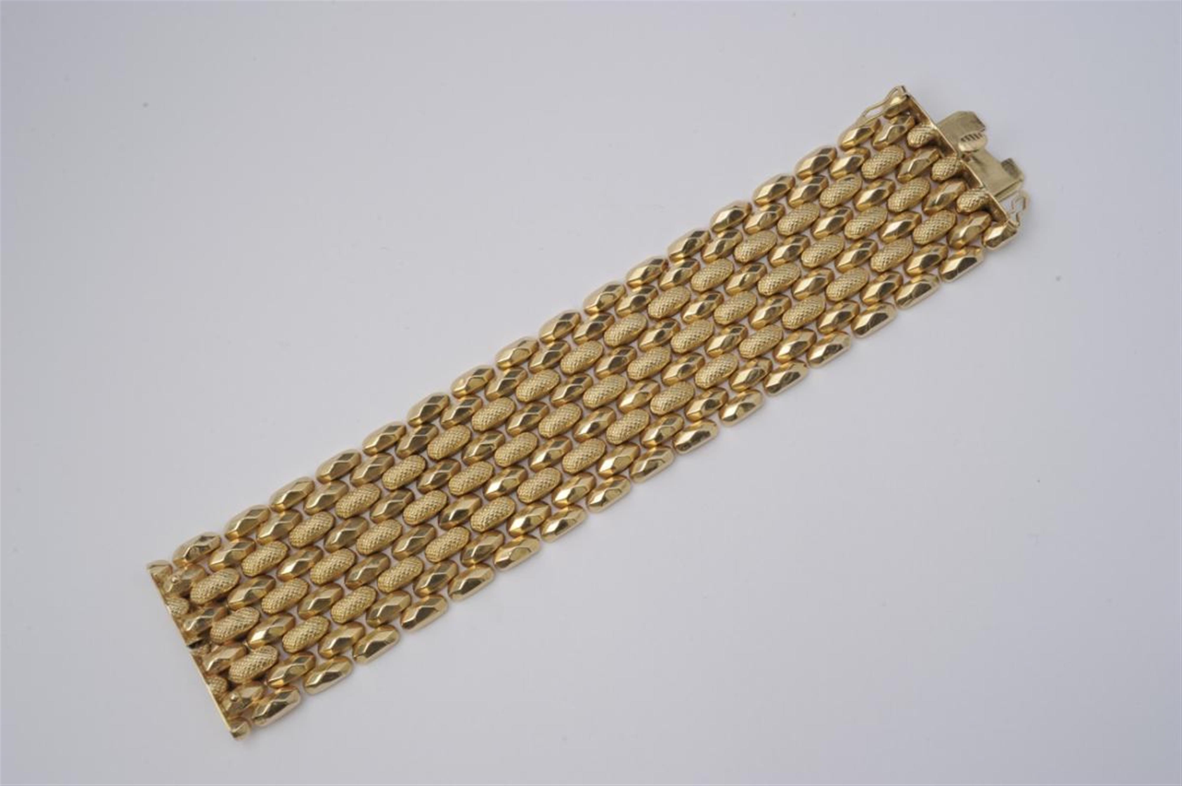 An 18k gold Italian bangle with relief decor. - image-1