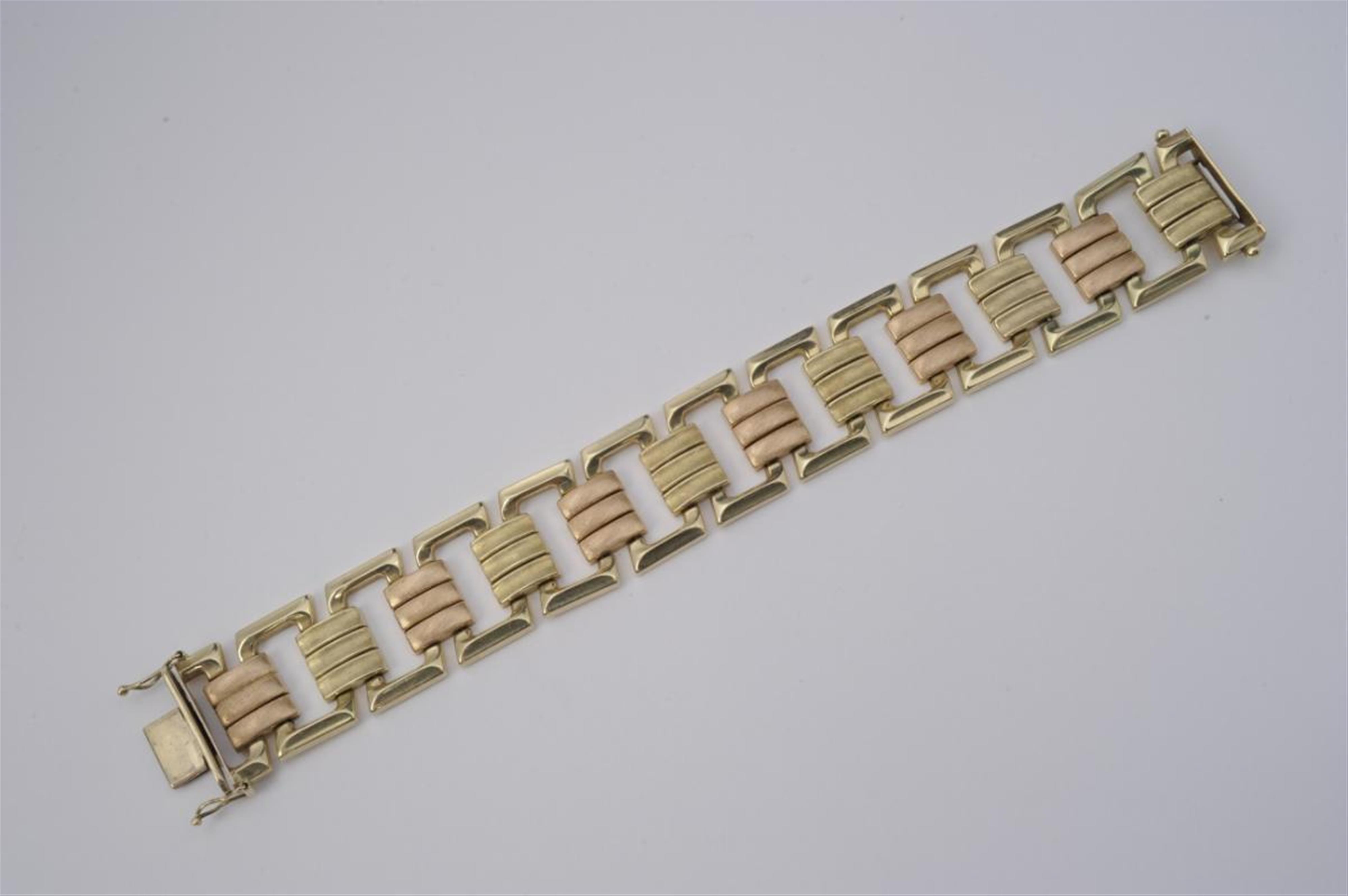 A 14k bi-colour gold chain bracelet. - image-1
