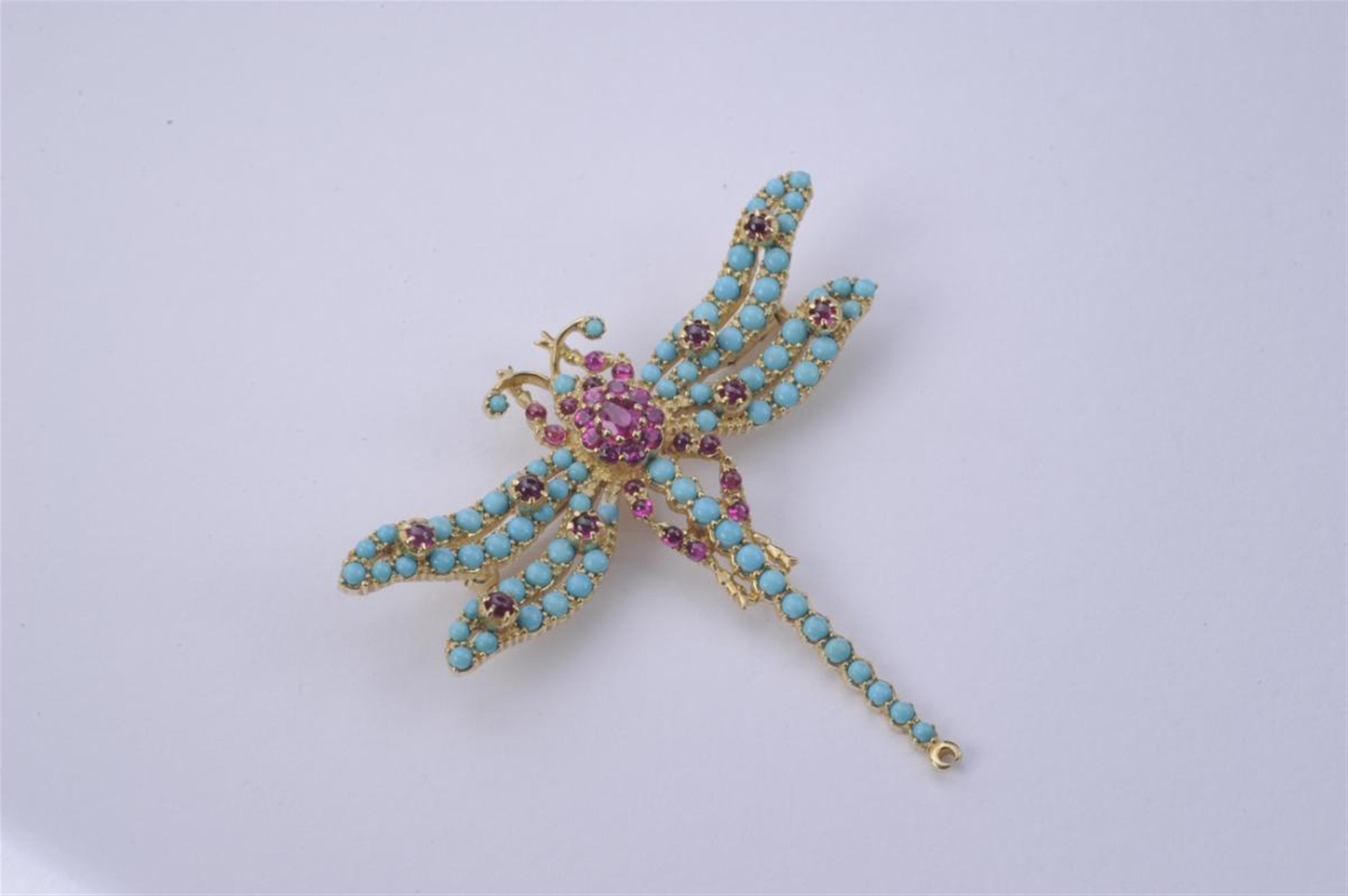 A small 18k gold brooch formed as a dragonfly. - image-1