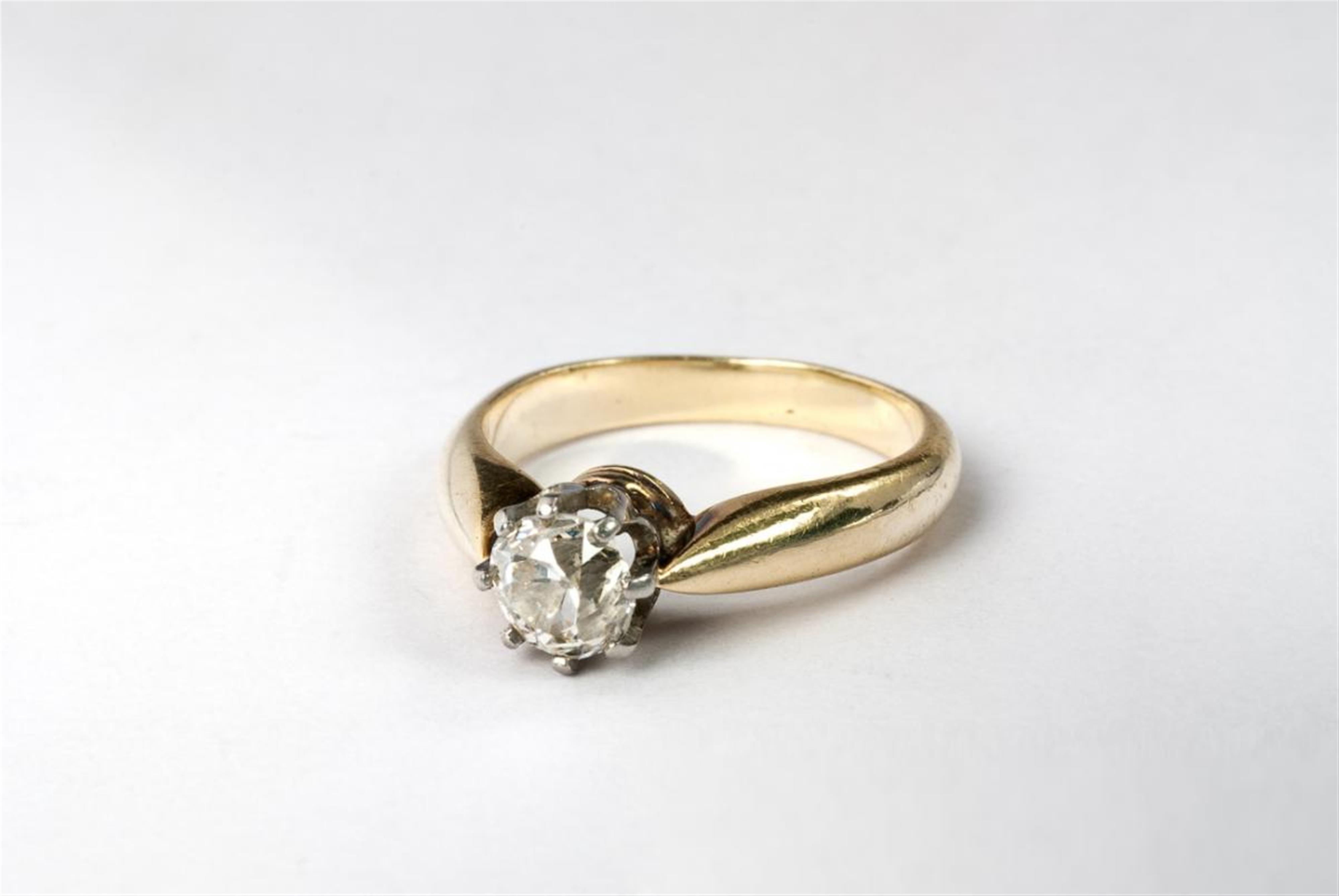 A 14 ct gold and diamond single stone ring. - image-1