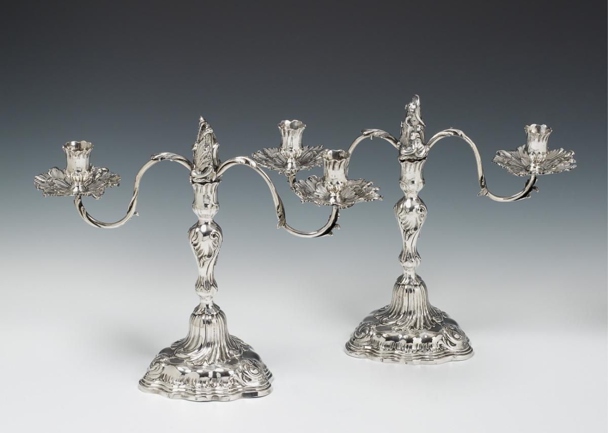 A pair of Brunswick silver Rococo candlesticks with candelabrum attachments. Marks of Johann Wilhelm Boden and Johann Alhard Jaster sen., ca. 1770/71. - image-1