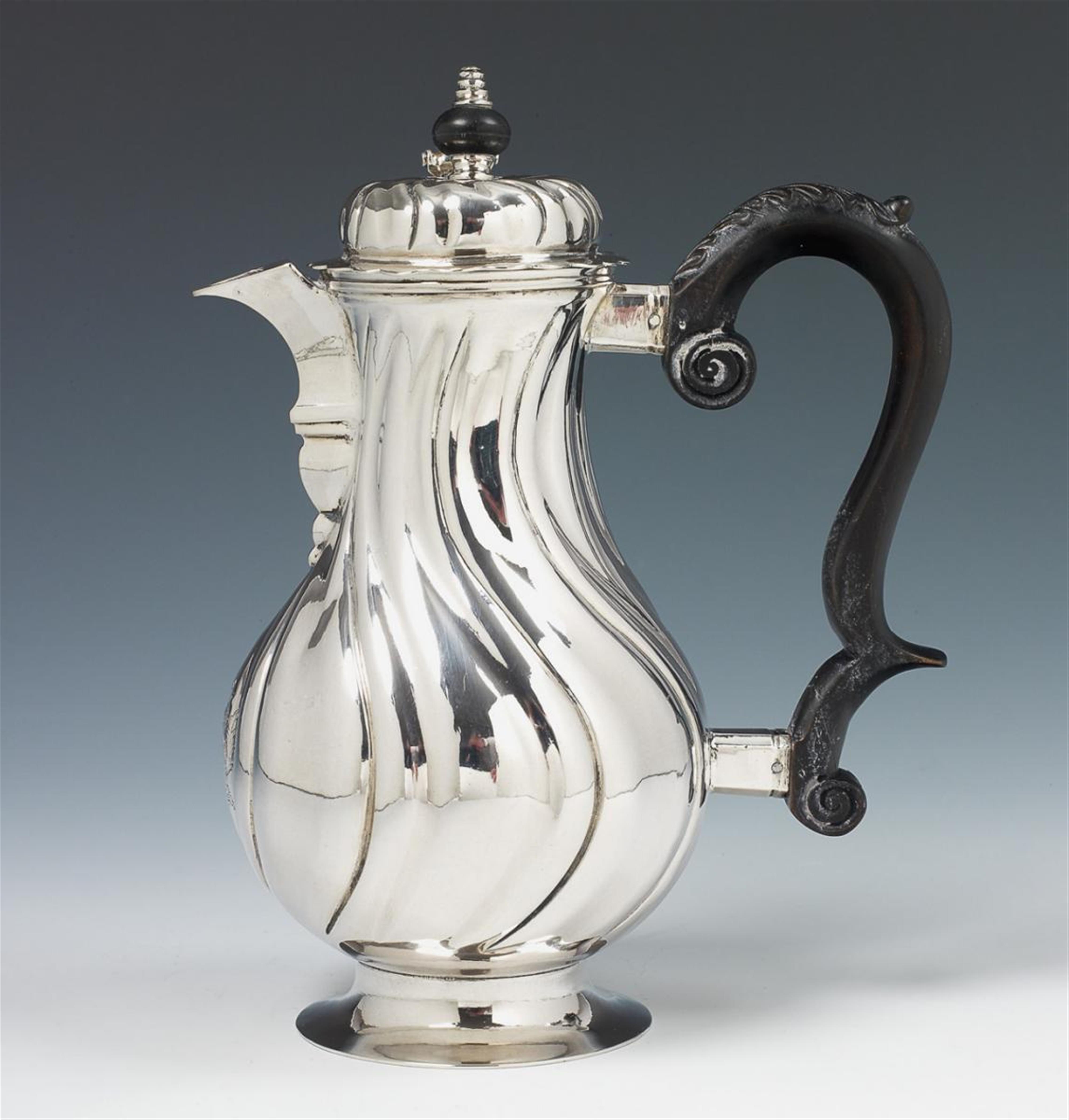 A Cologne silver hot milk jug. Marks of Hermann Joseph von der Rennen, 1761 - 68. - image-1