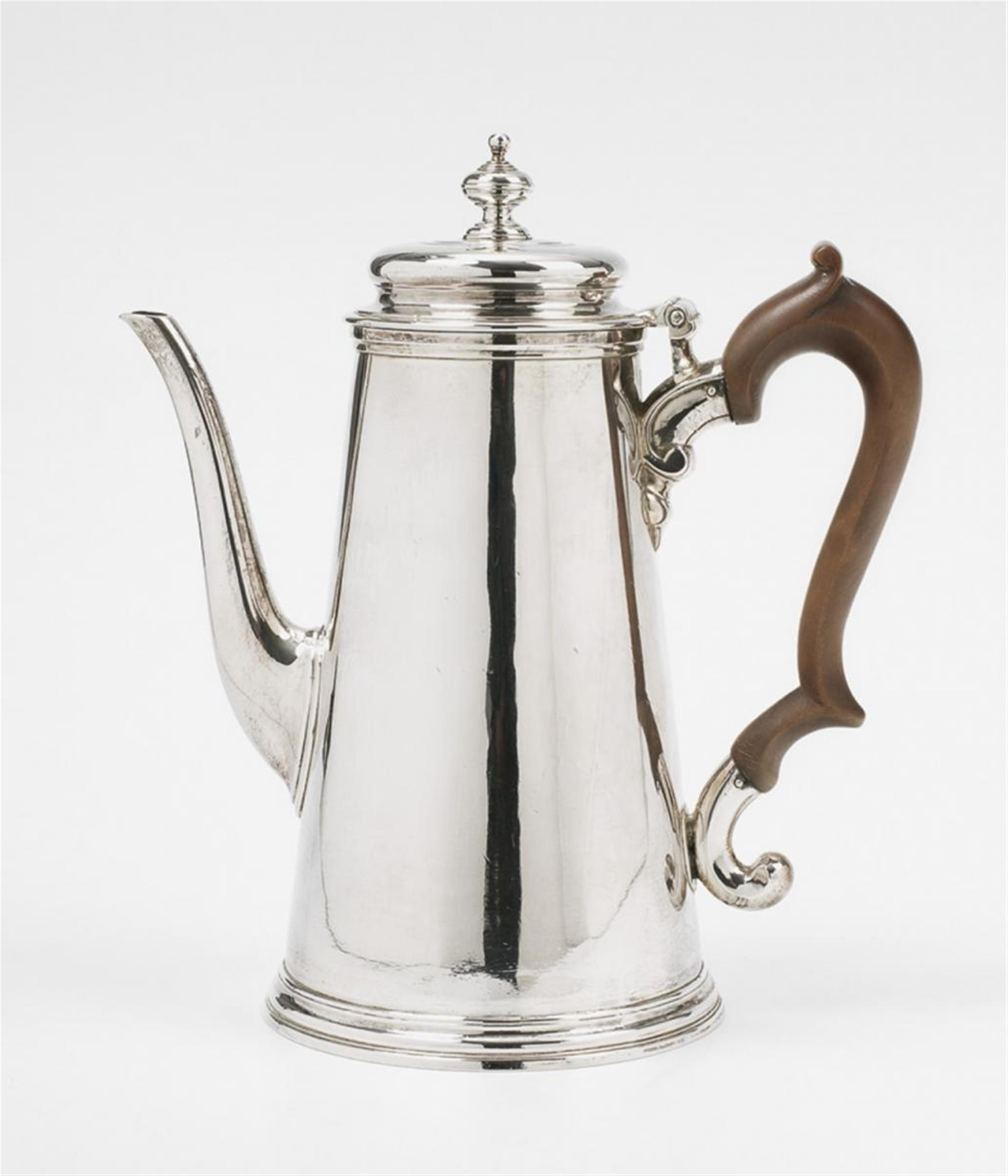 A George II silver coffee pot. Engraved with a coat-of-arms and motto 'SENECTUTEM OBLECTANT'. Marks of Benjamin Godfrey, London 1736. - image-2