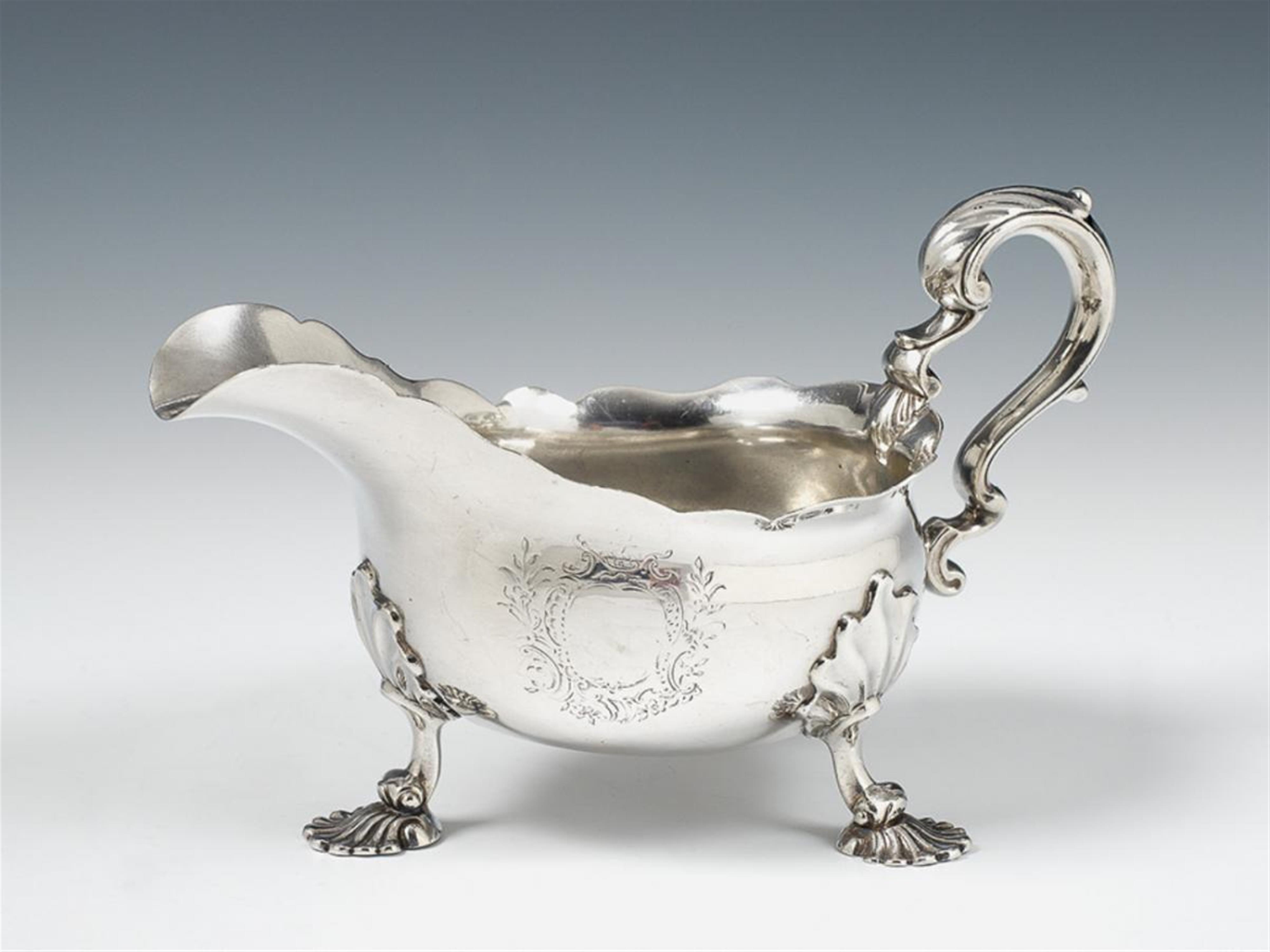 Two George II London silver sauce boats. One with marks of Fuller White, one with indistinct maker's mark, 1739 - 52. - image-1