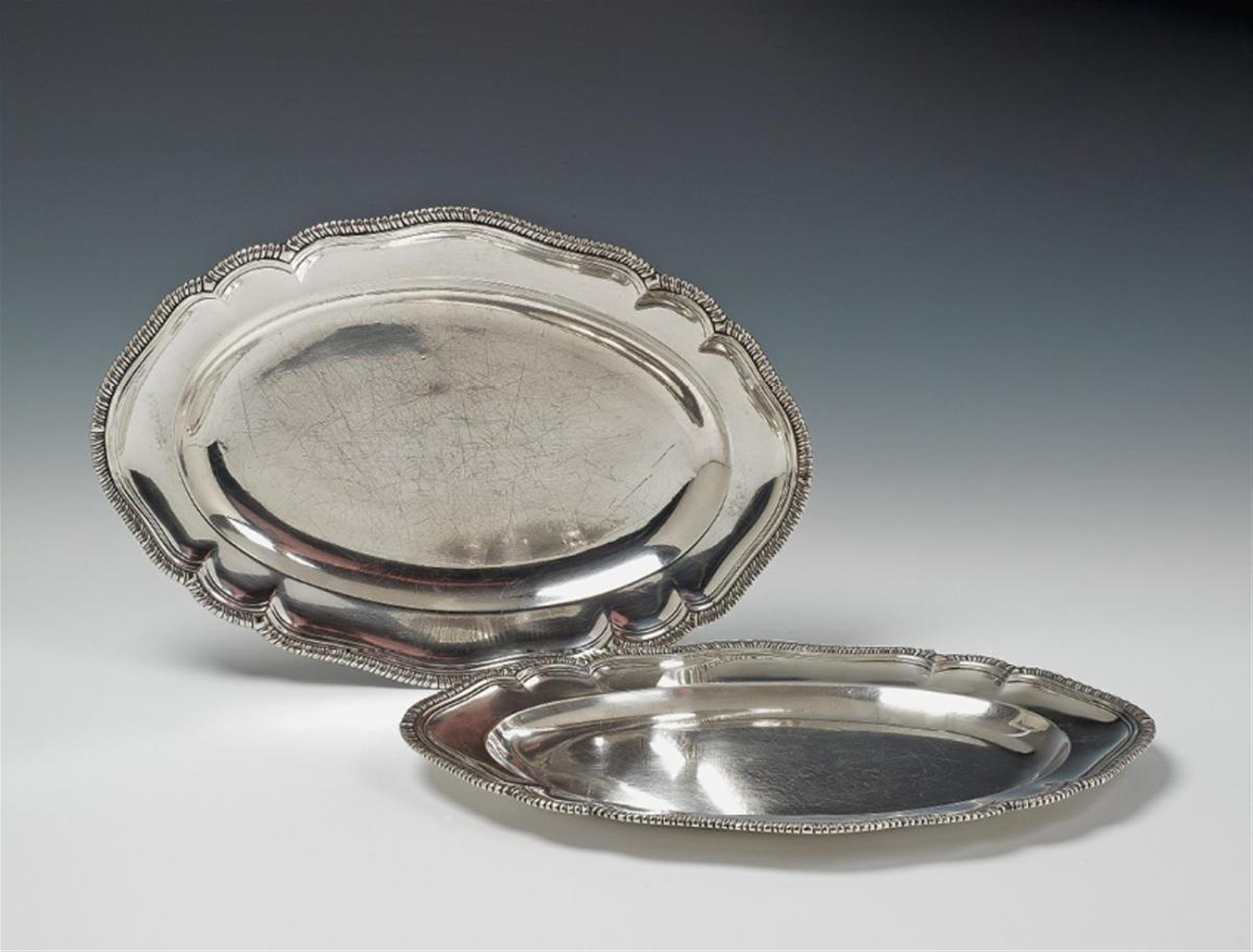 A pair of George II London silver platters. Marks of Daniel Piers, 1753. - image-1