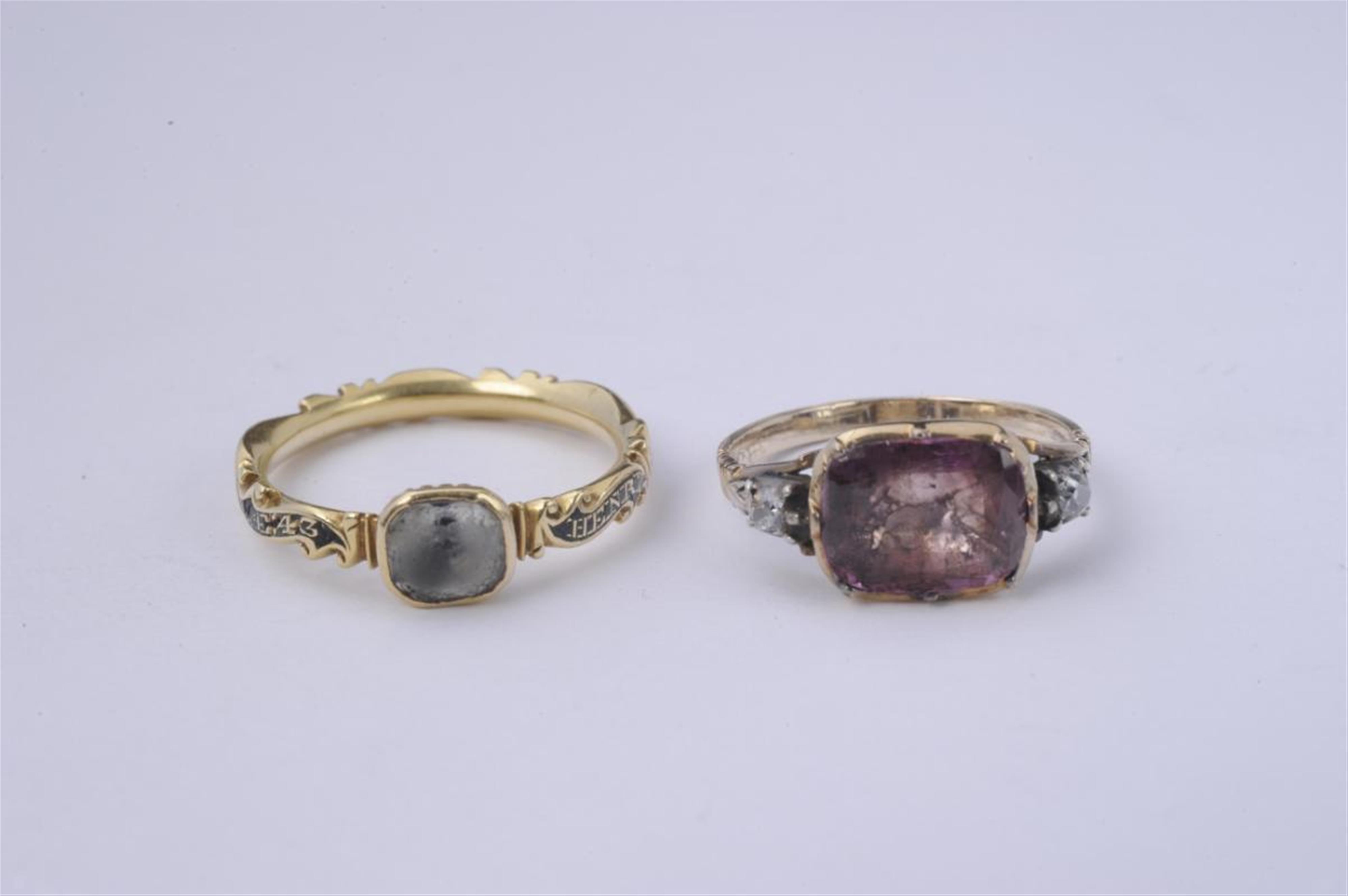 Two English George III gold rings. - image-1