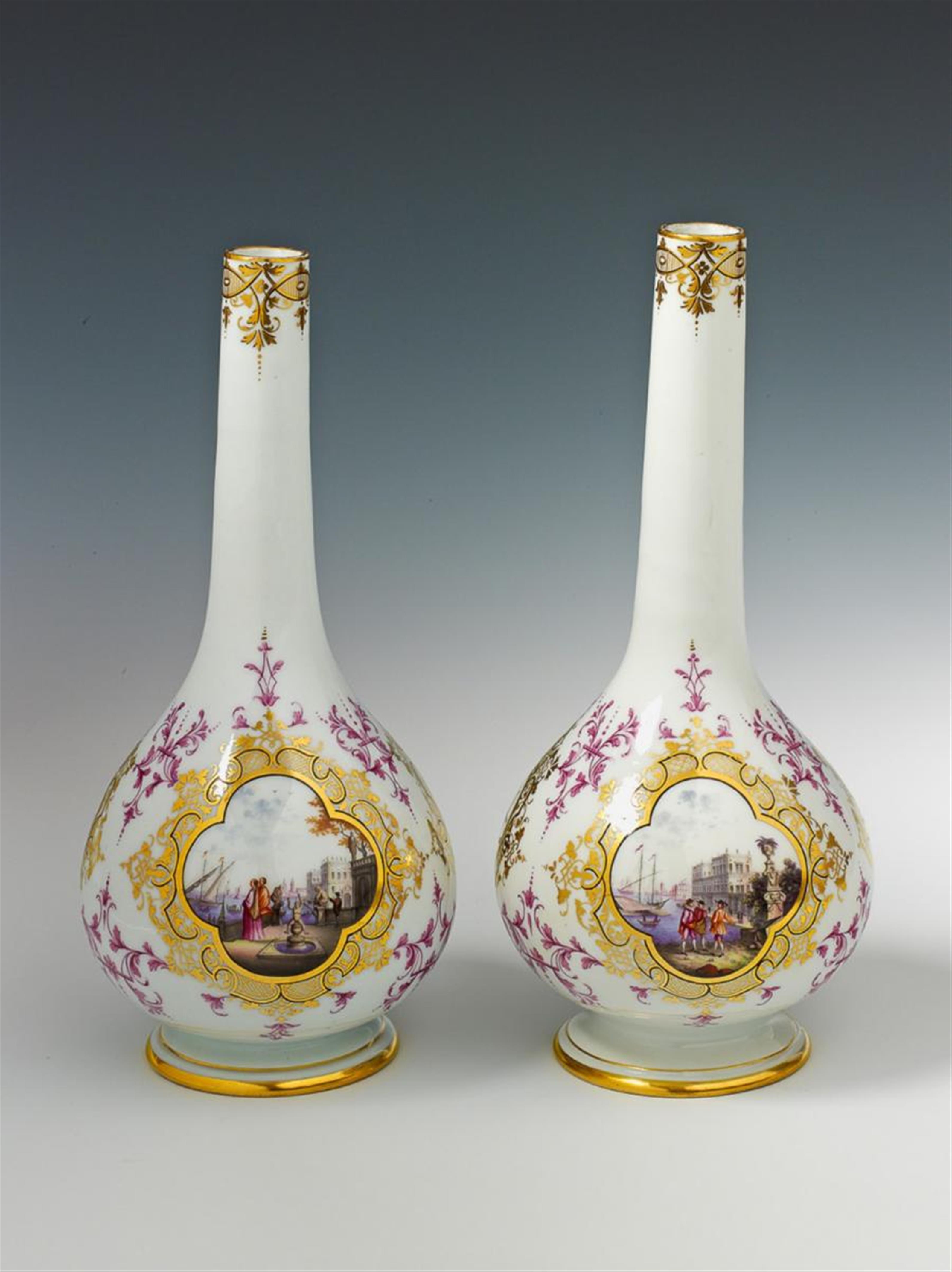 A pair of Meissen bottles with kauffahrtei scenes in the style of the 18th century. - image-1