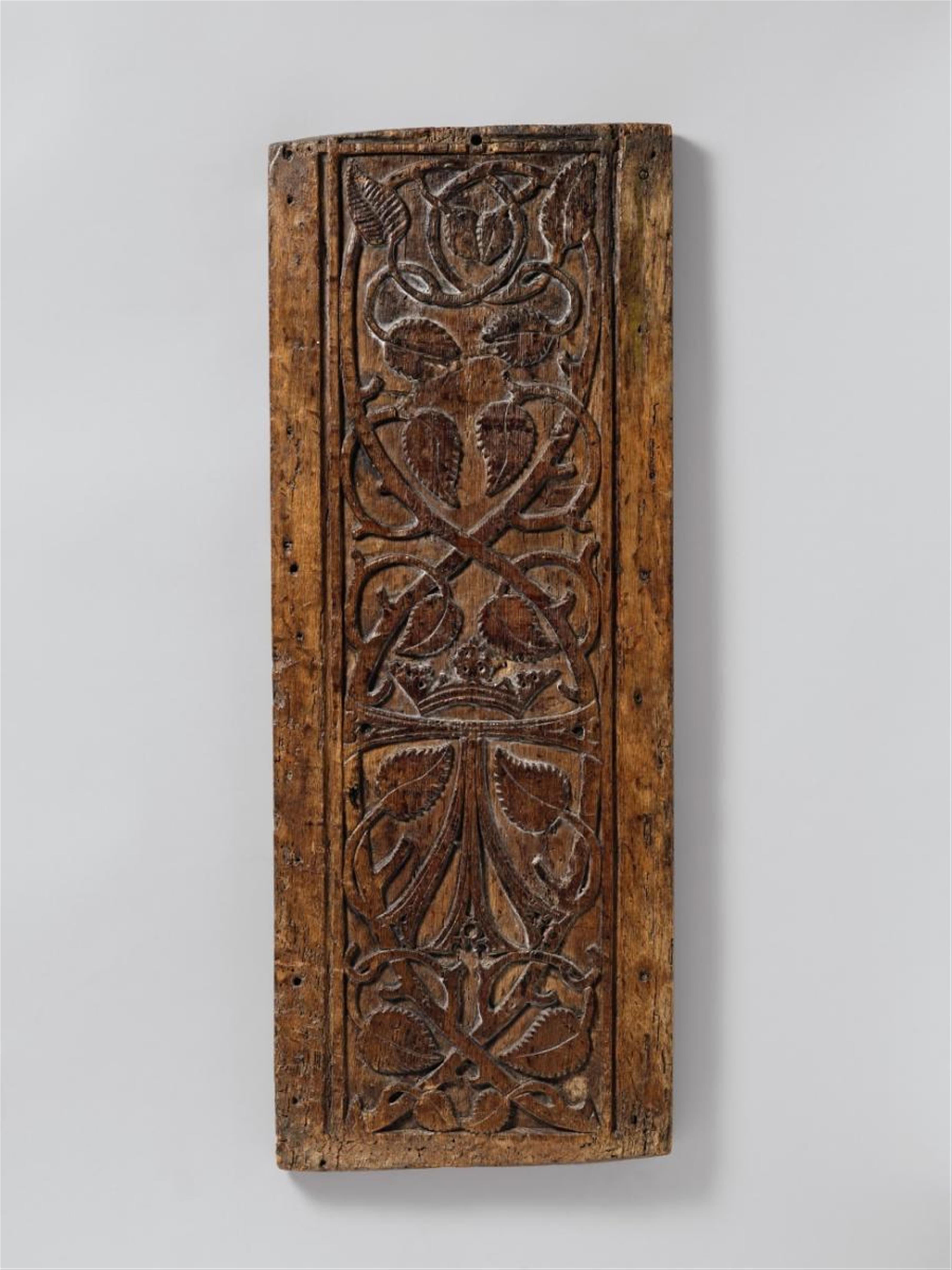 Probably North German 2nd half 15th century - A probably North German carved oak pew upright, second half 15th century. - image-2