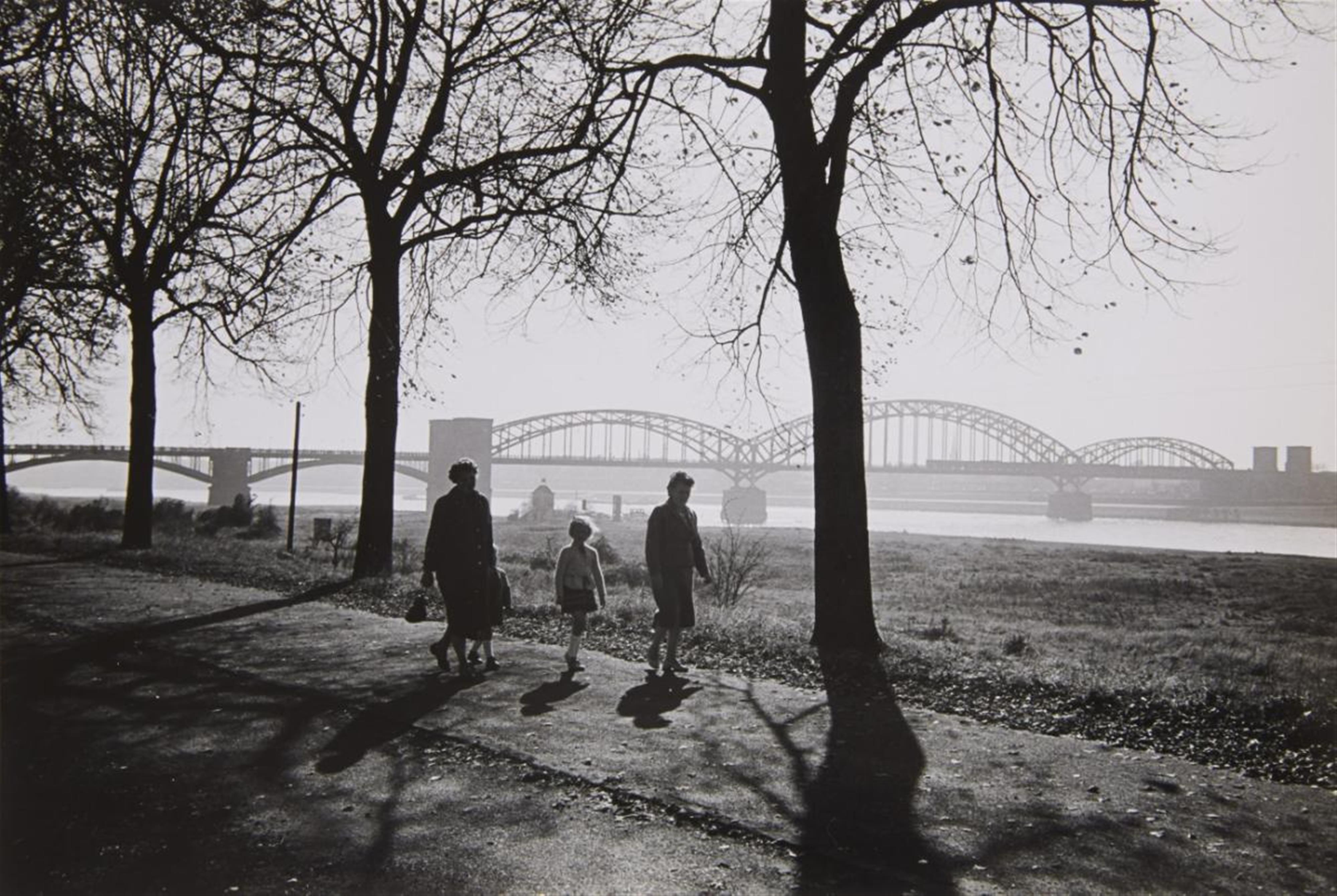 Theo Felten - Untitled (Leisure time at the Rhine) - image-2