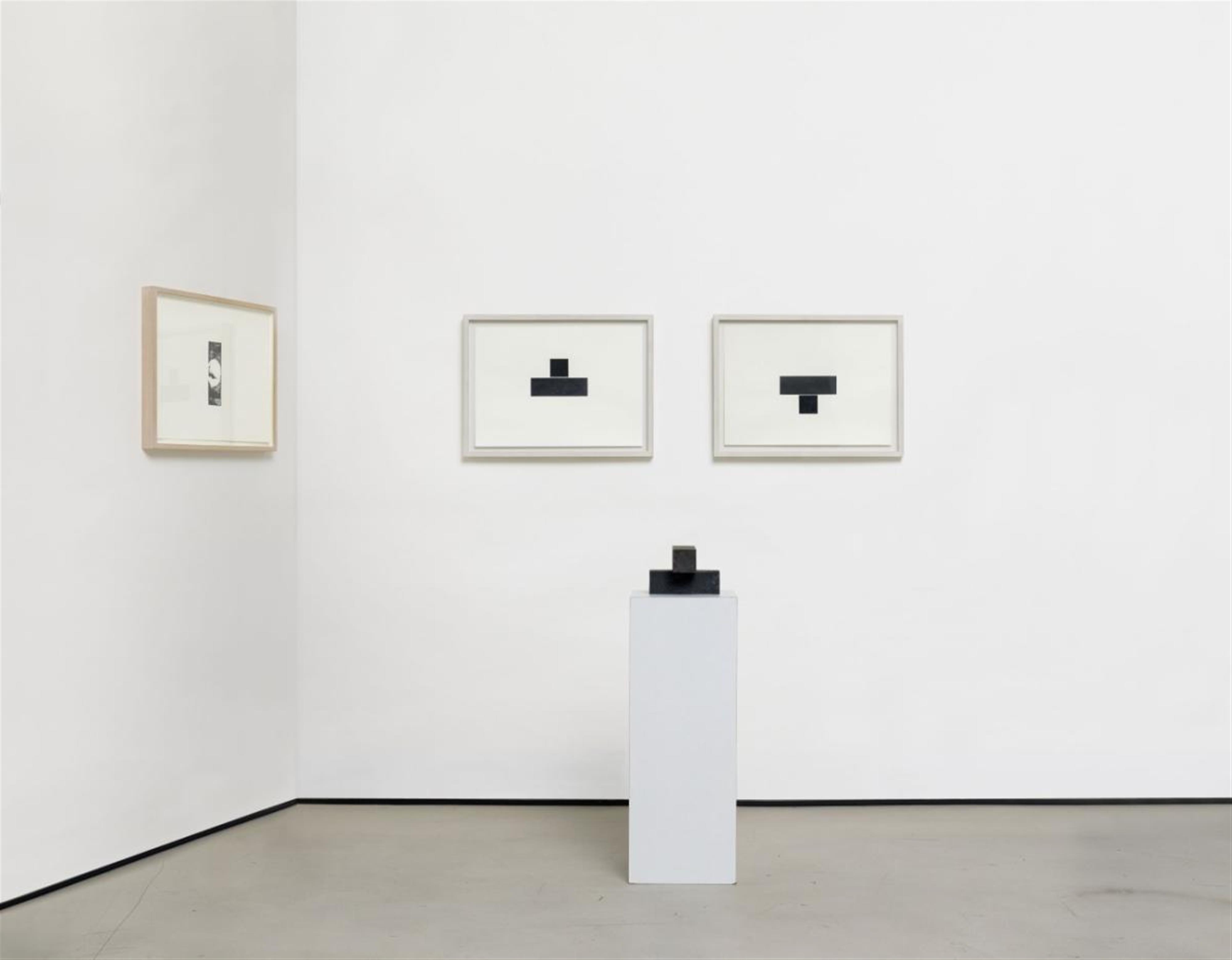 Frank Gerritz - 4-teilige Installation aus: Kompass.Two Centers (Front). Two centers (side). Kompass. Skulptur, 2 Zeichnungen und Standflächendruck - image-3