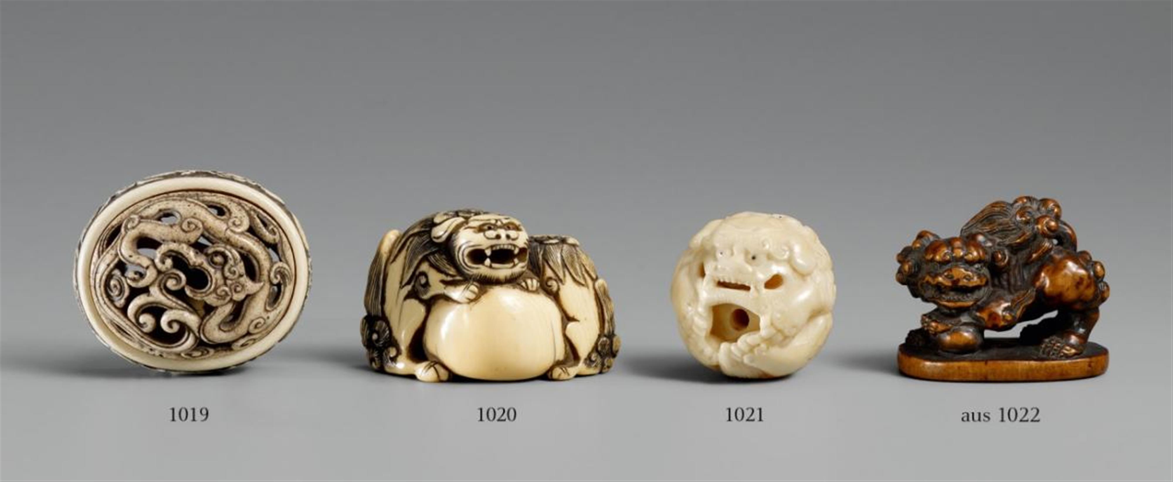 A stag antler and ivory netsuke in the style of a kagamibuta. Late 19th century - image-1