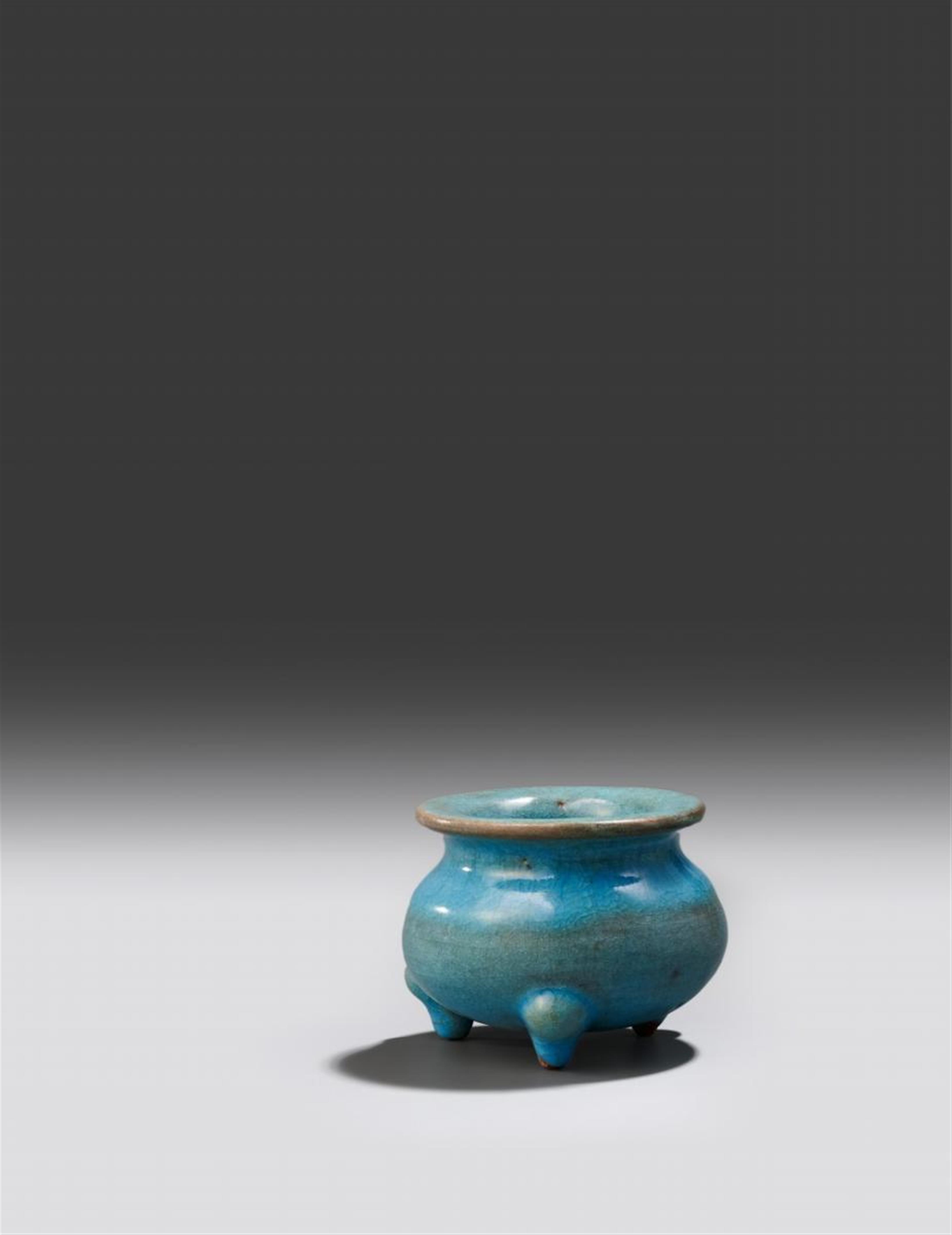 A small Junyao tripod censer. Song/Jin Dynasty, 12th/13th century - image-1