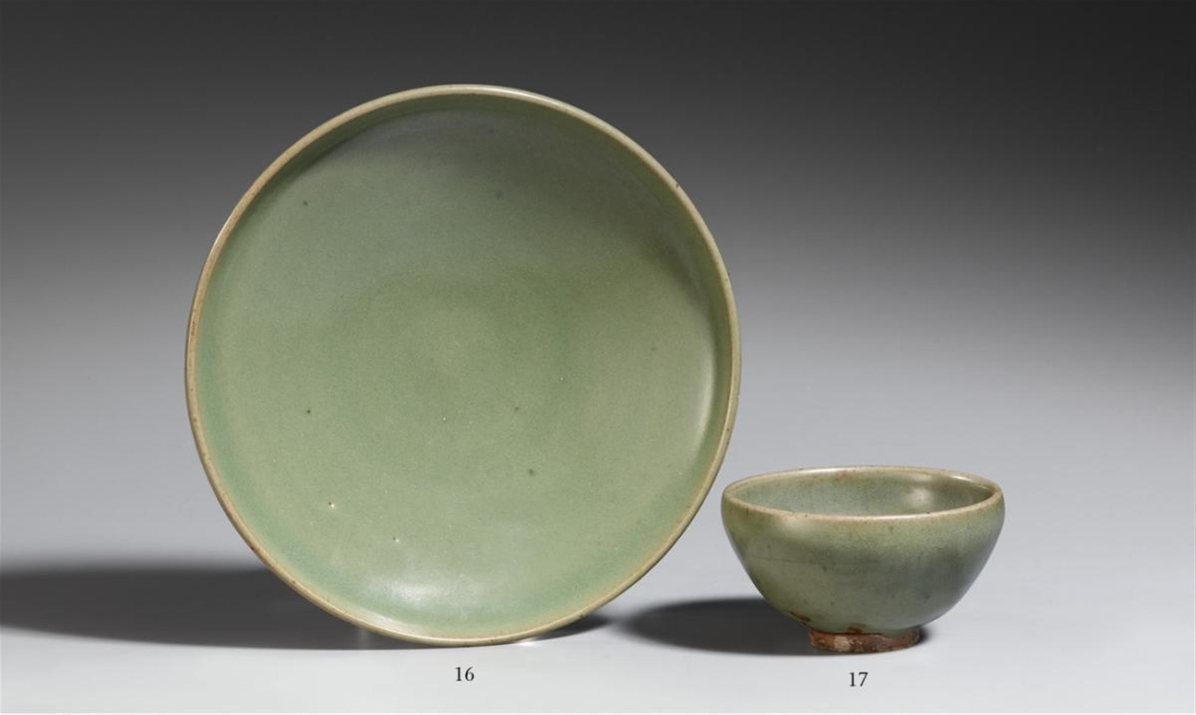 Flache Schale. Grünes Junyao. Song-Zeit (960-1279) oder später - image-1
