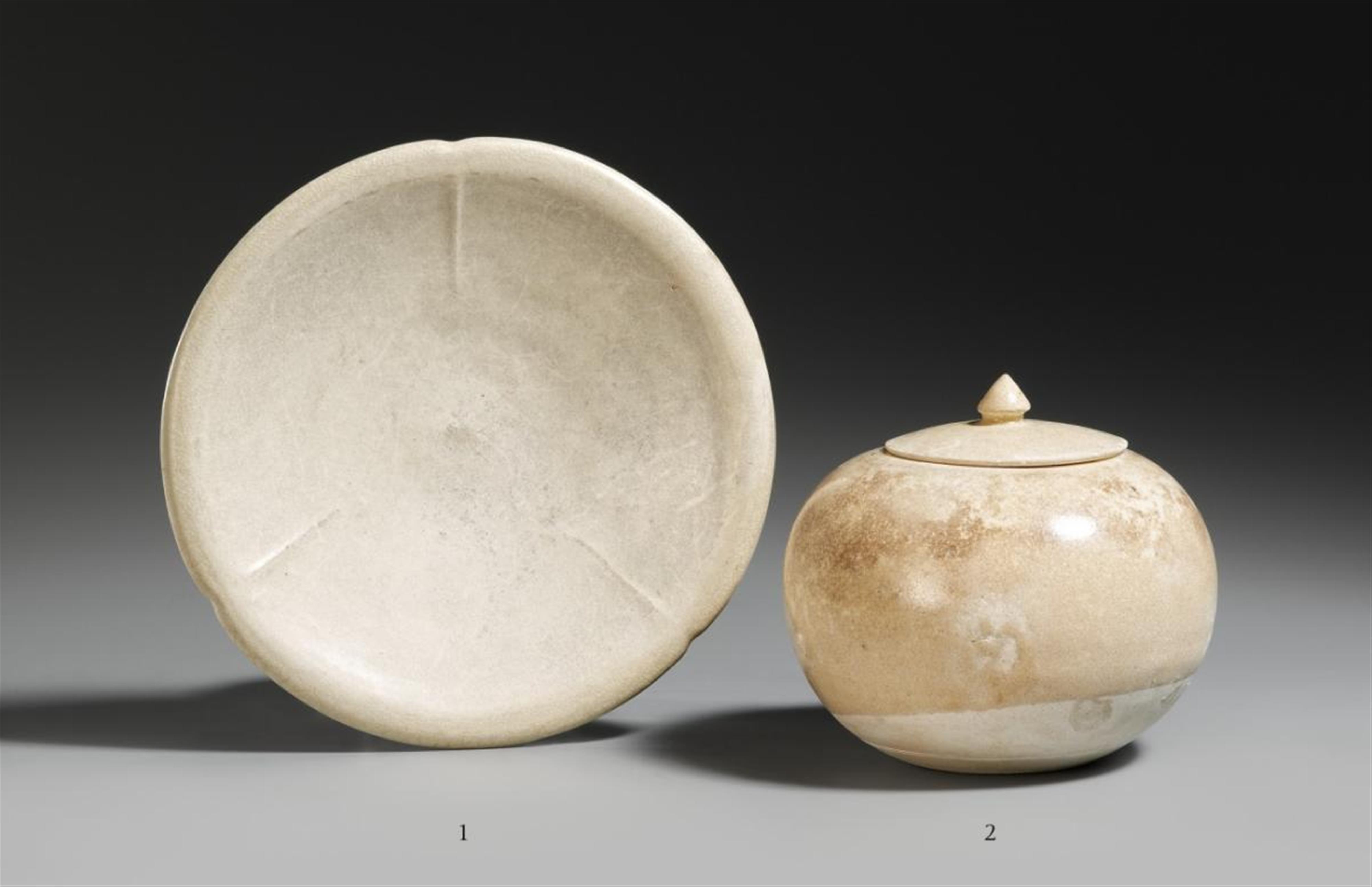 A straw-glazed jar and cover. Tang Dynasty (618-907) - image-1