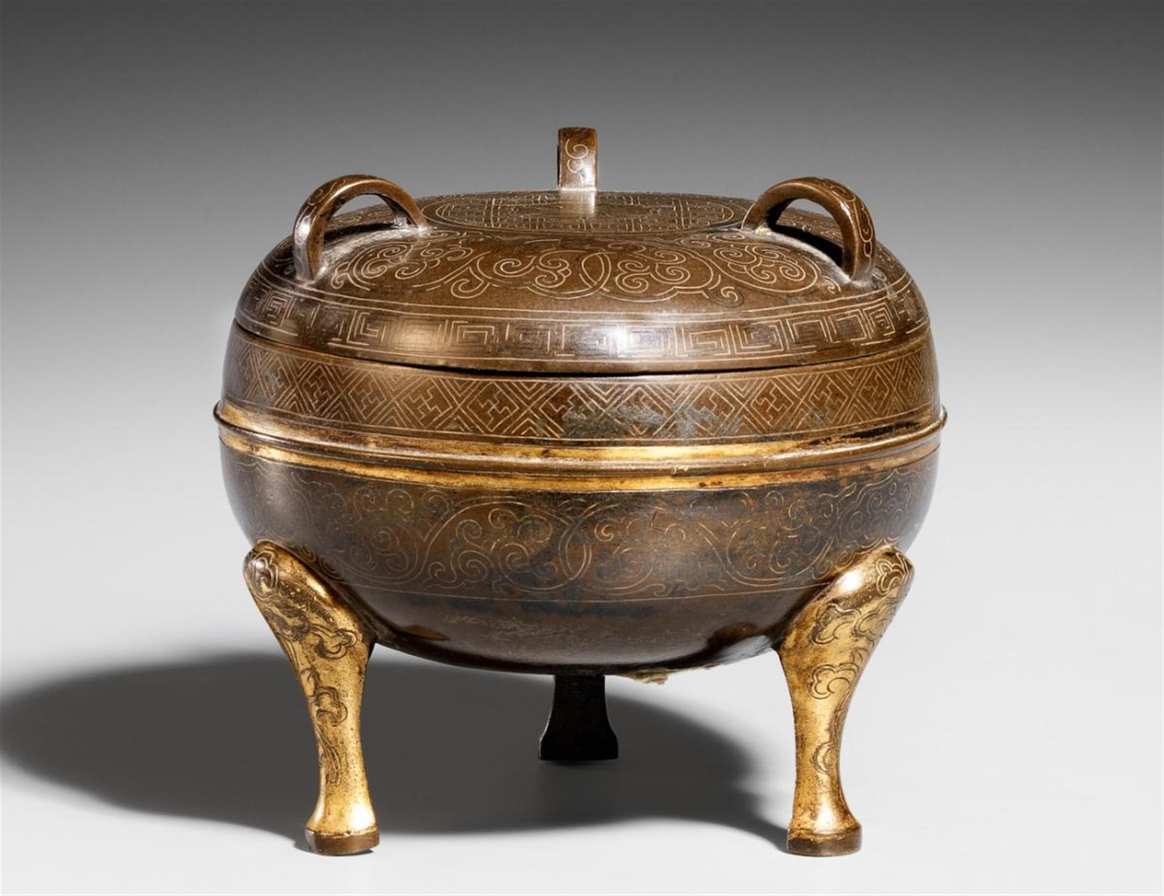 A bronze incense burner. 16th century - image-1