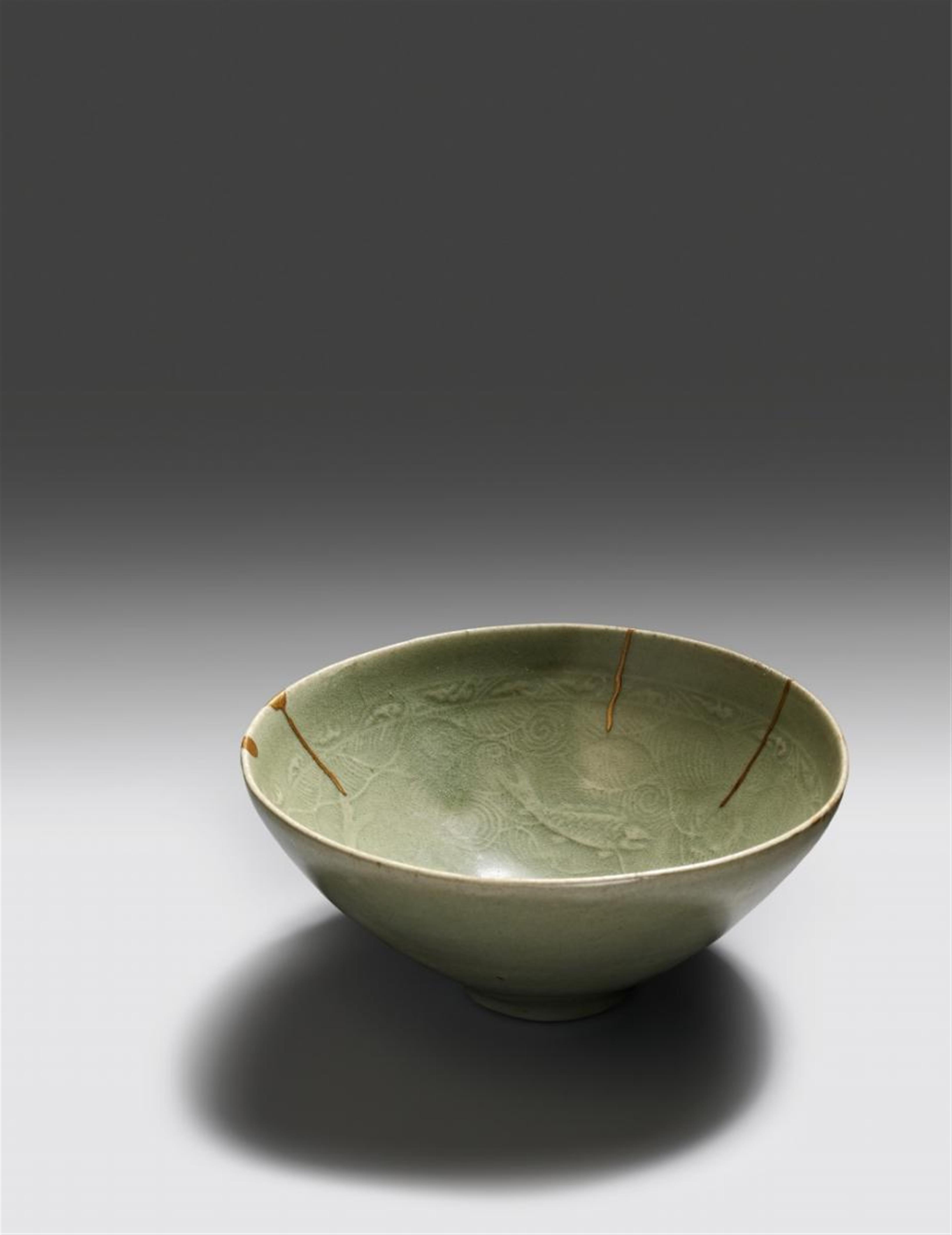 A Korean celadon bowl. 12th century - image-1