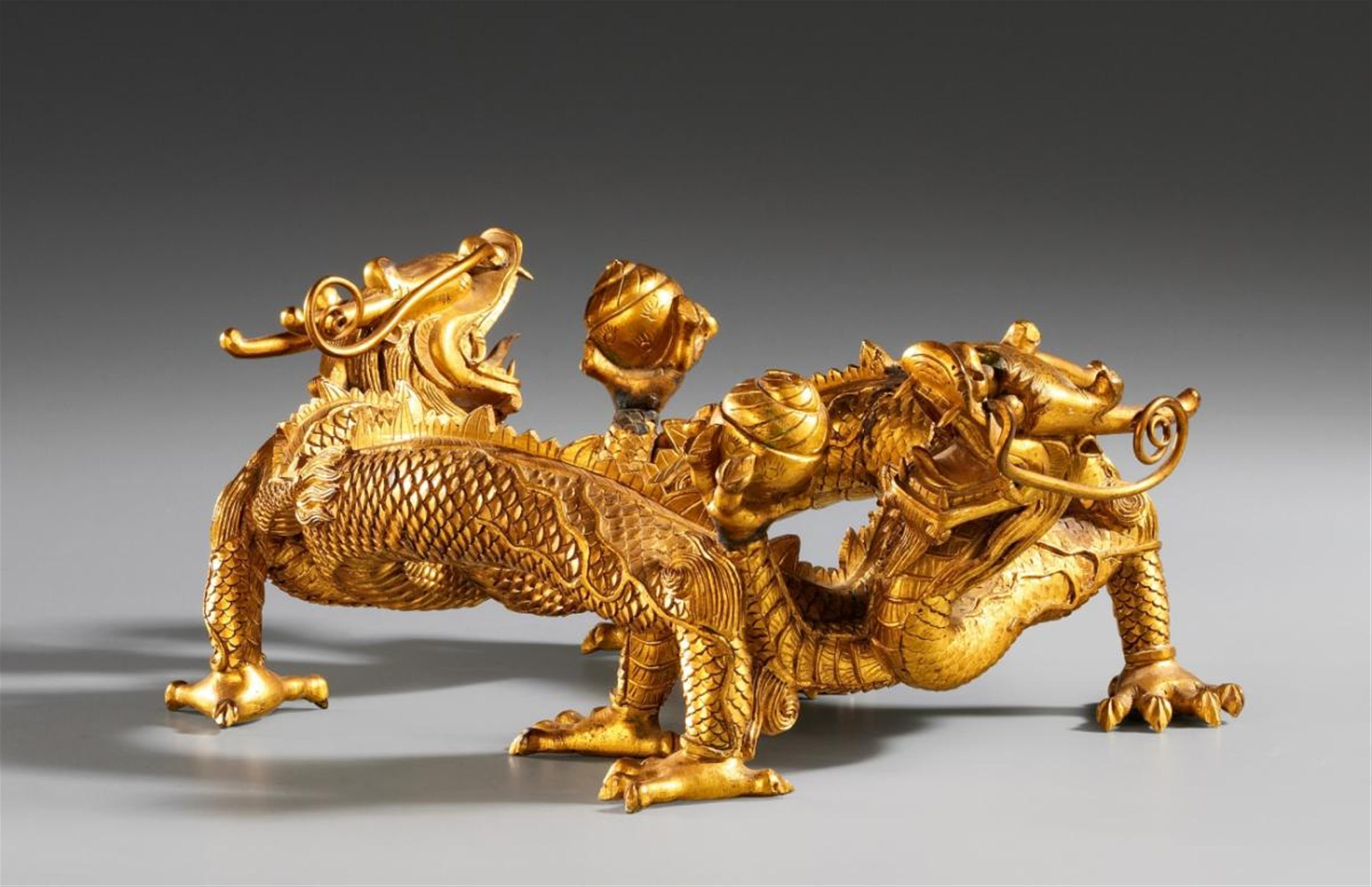 An imperial gilt-bronze crystal ball stand. 17th/18th century - image-1