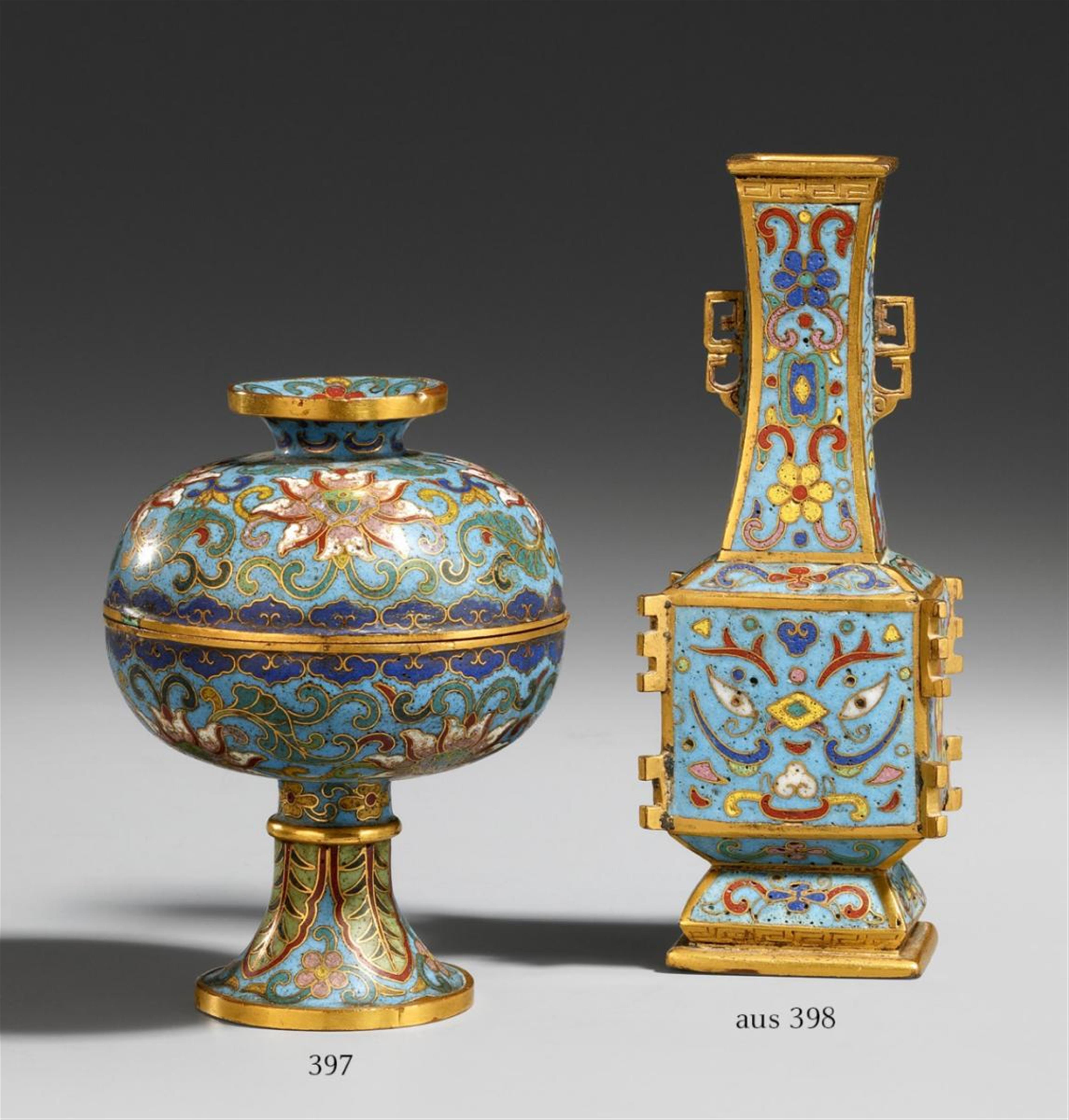 Kleine Vase. Email cloisonné und feuervergoldete Bronze. 18. Jh. - image-1