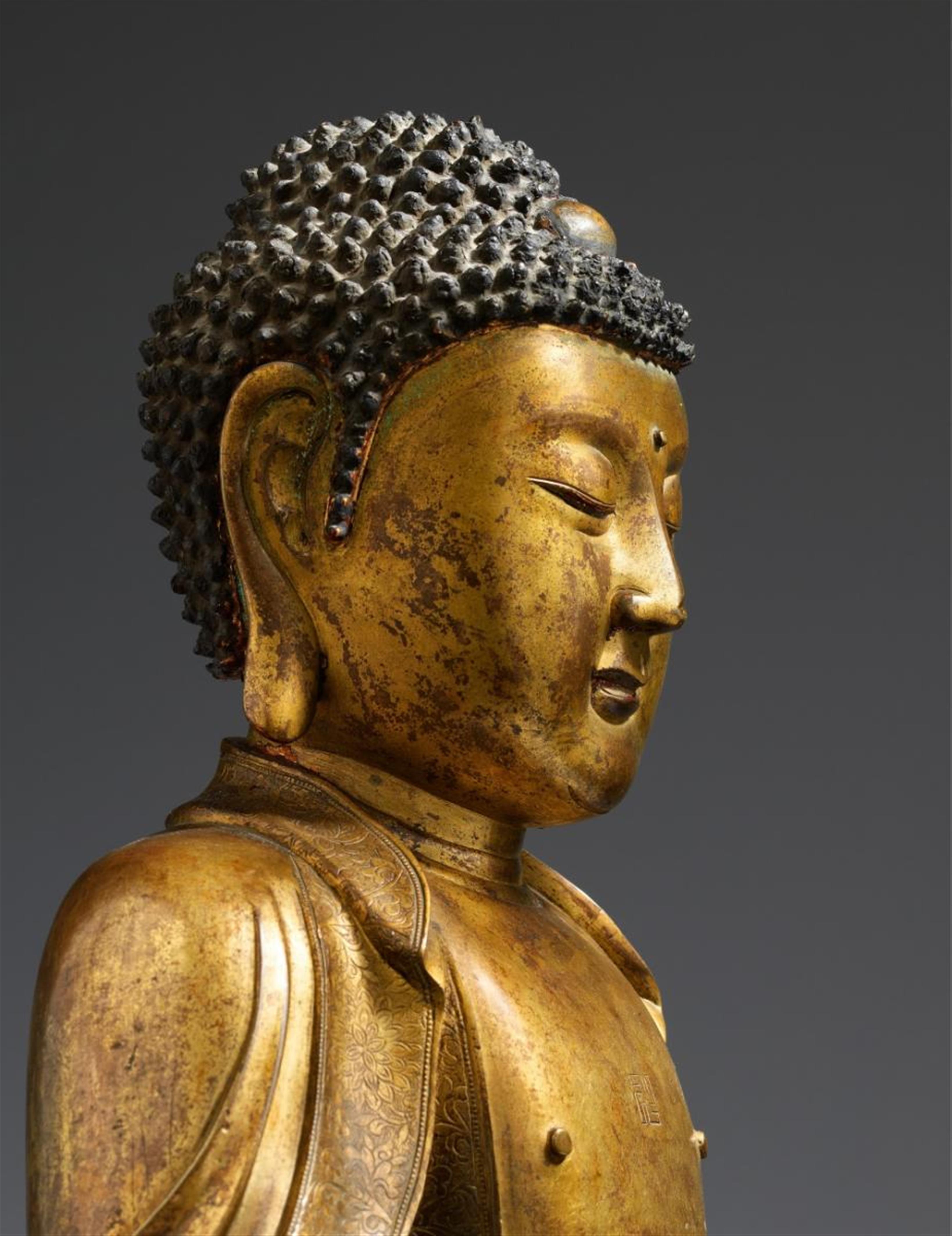 Große Figur des Buddha Shakyamuni. Bronze mit Vergoldung. Ming-Zeit, 17. Jh. - image-2