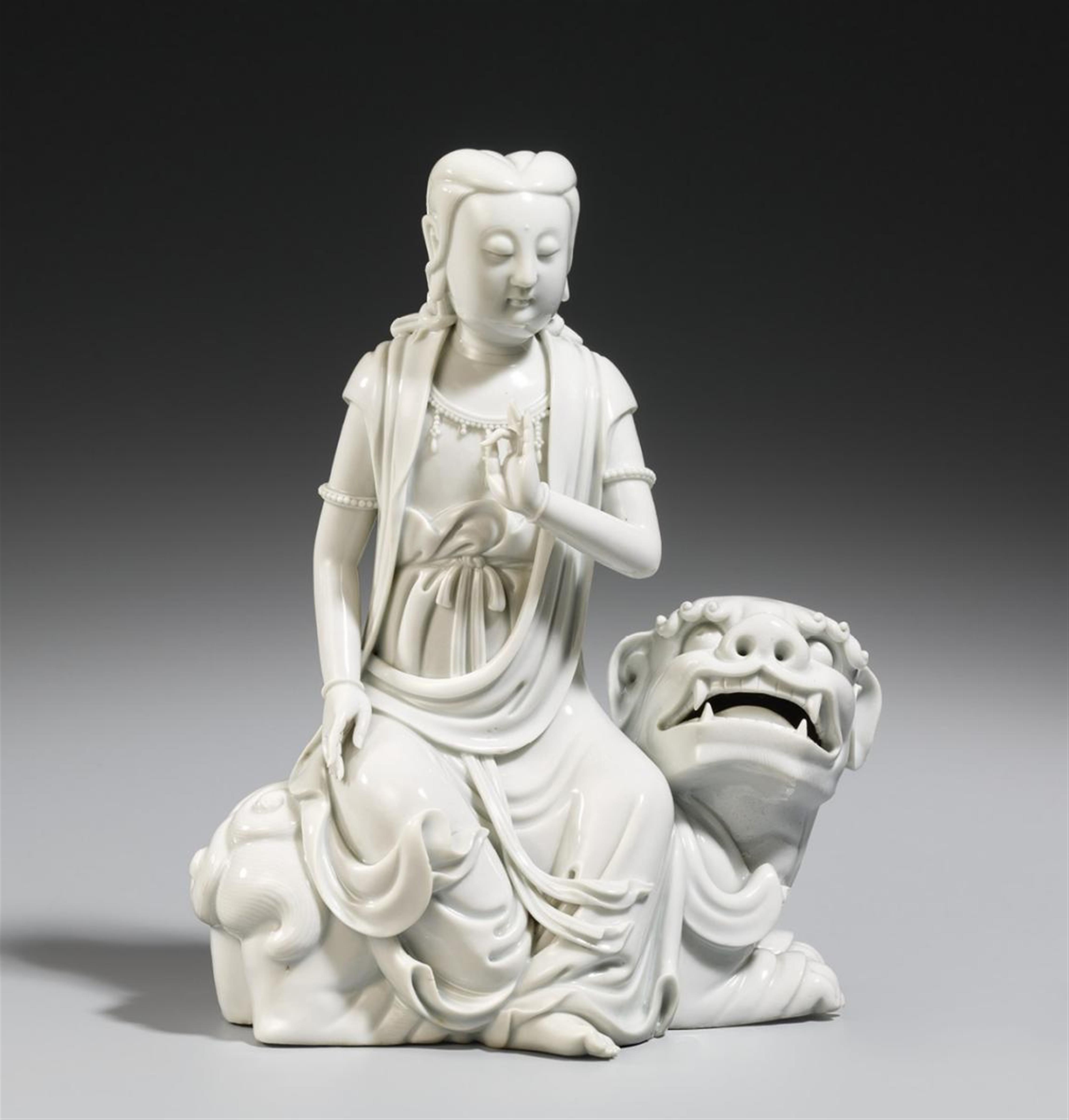 Blanc de chine-Figur einer Guanyin. Dehua. 19th century - image-1