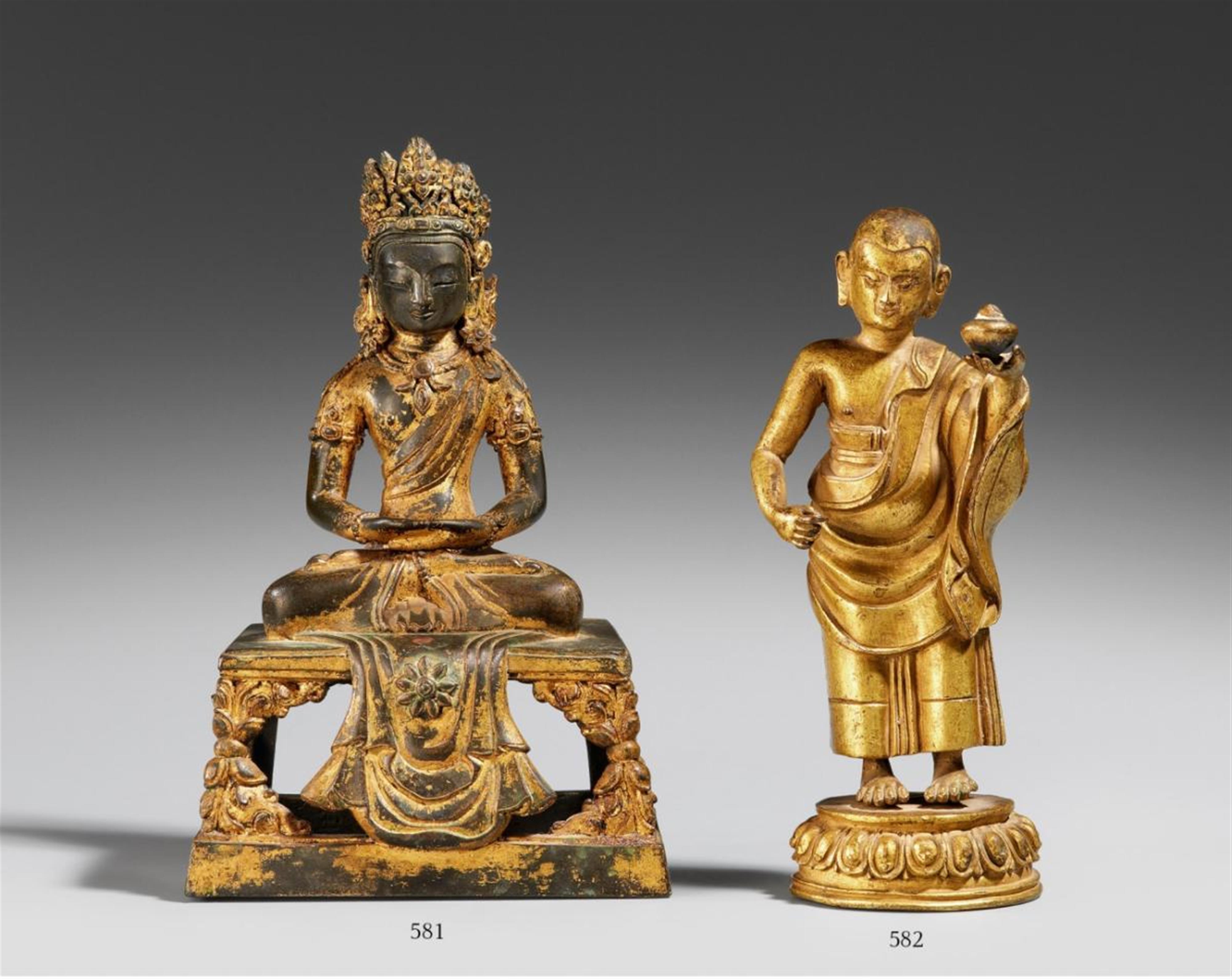 A bronze figure of Buddha Amitayus. Sinotibetan. Around 1770 - image-1