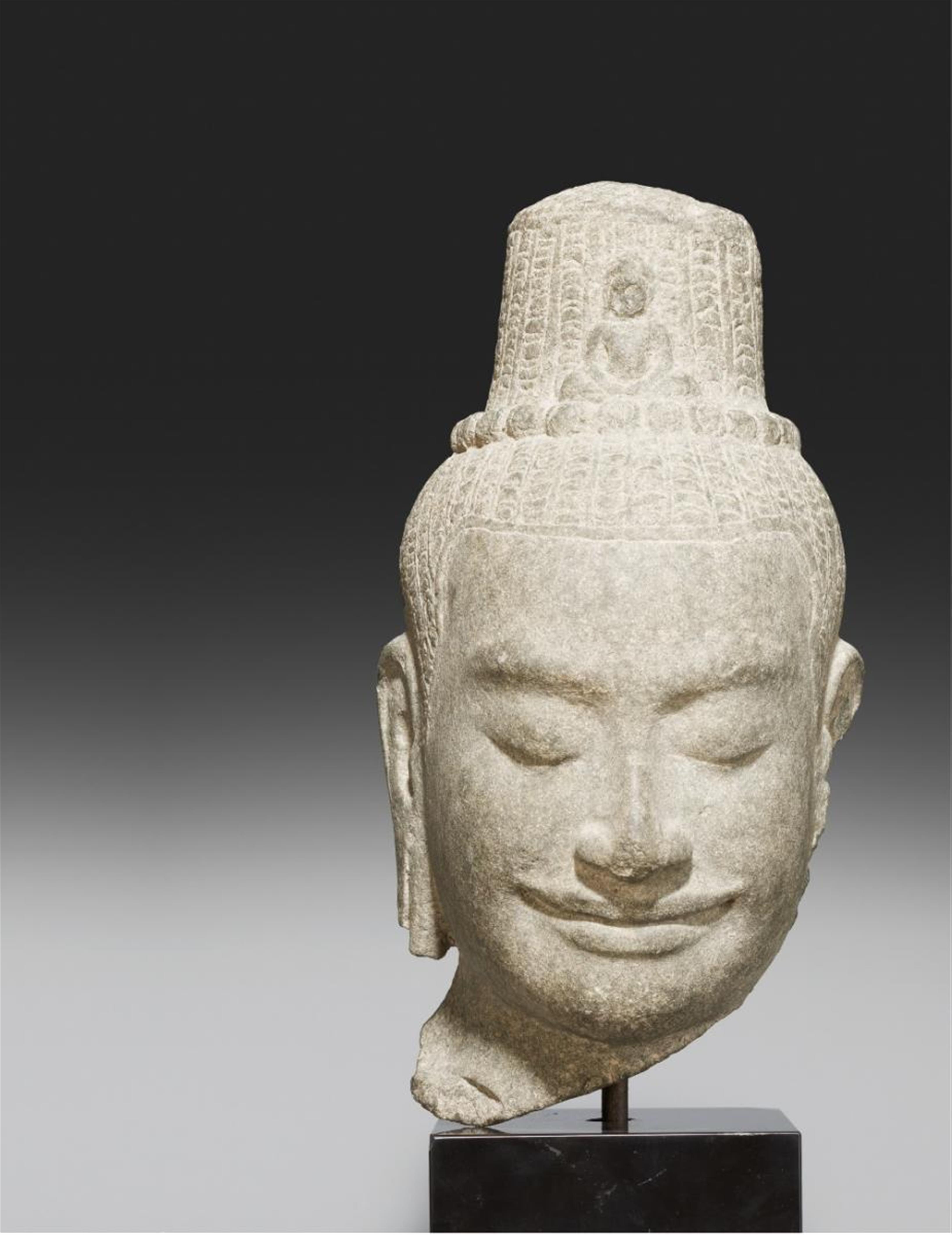 A Bayon-style stone head of a Lokeshvara. 12th/13th century - image-1