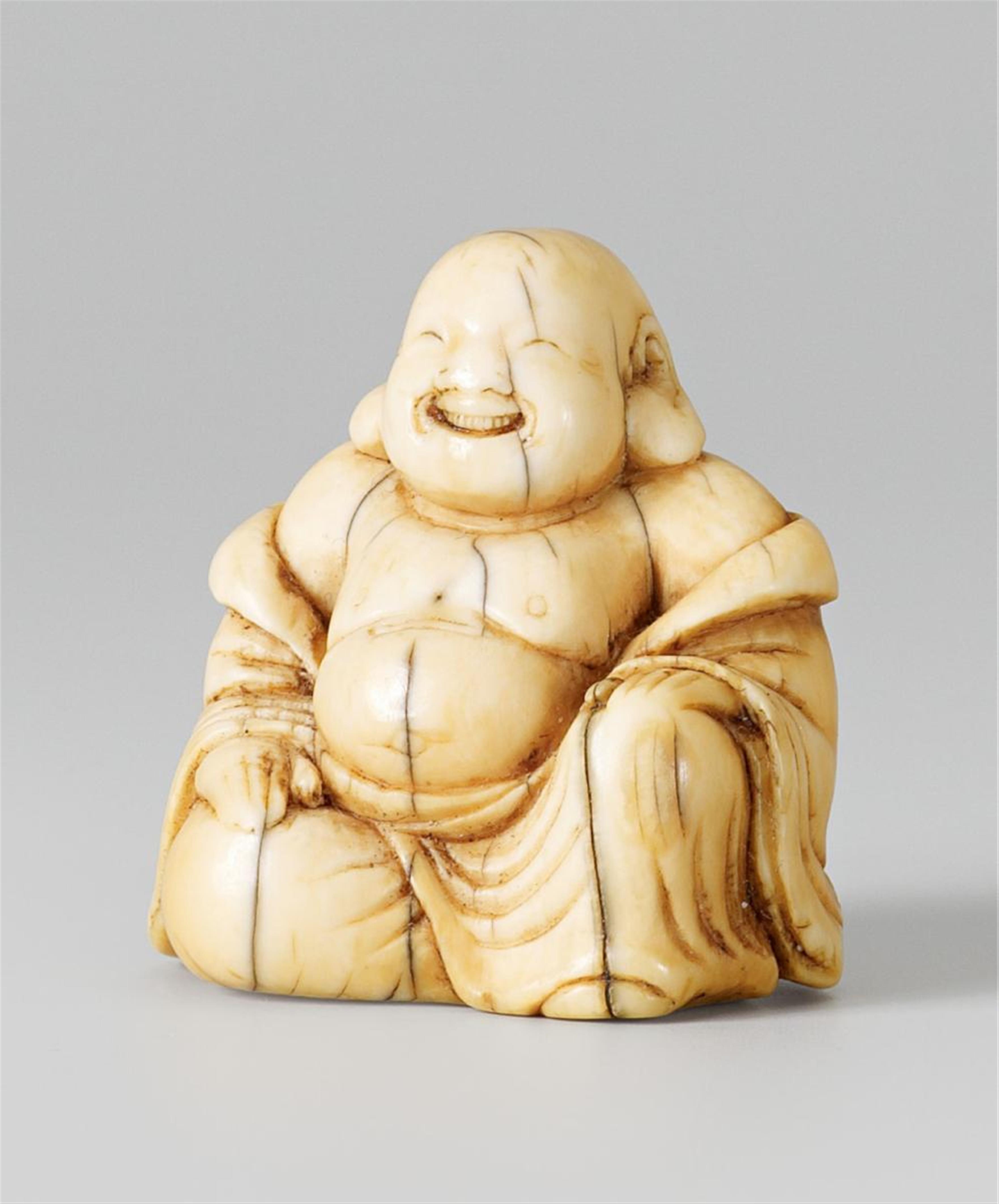 An ivory netsuke of a laughing Hotei. 17th/18th century - image-1