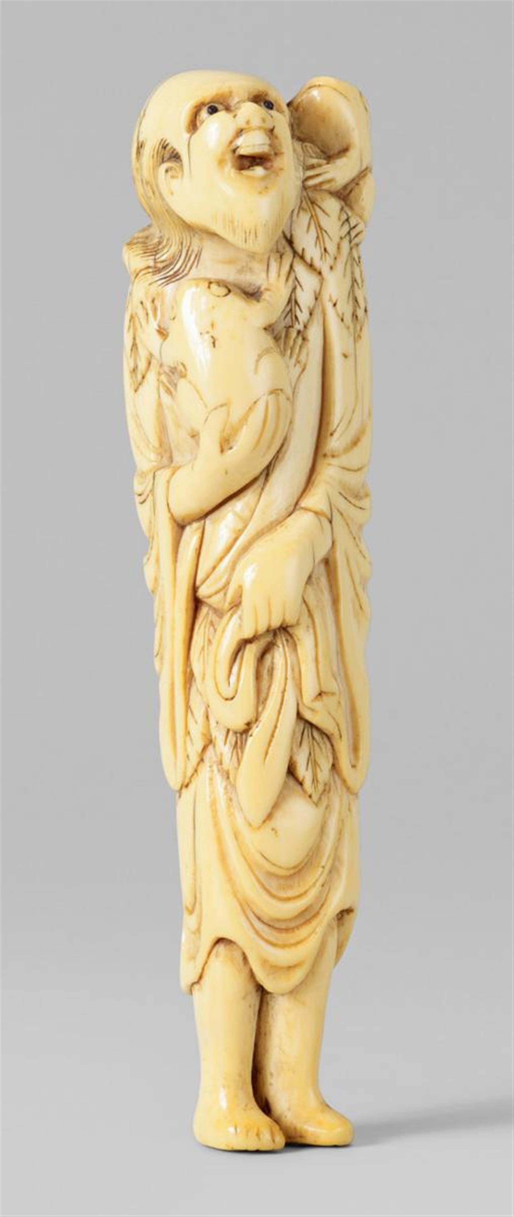 A long ivory netsuke of Gama Sennin. 18th century - image-1
