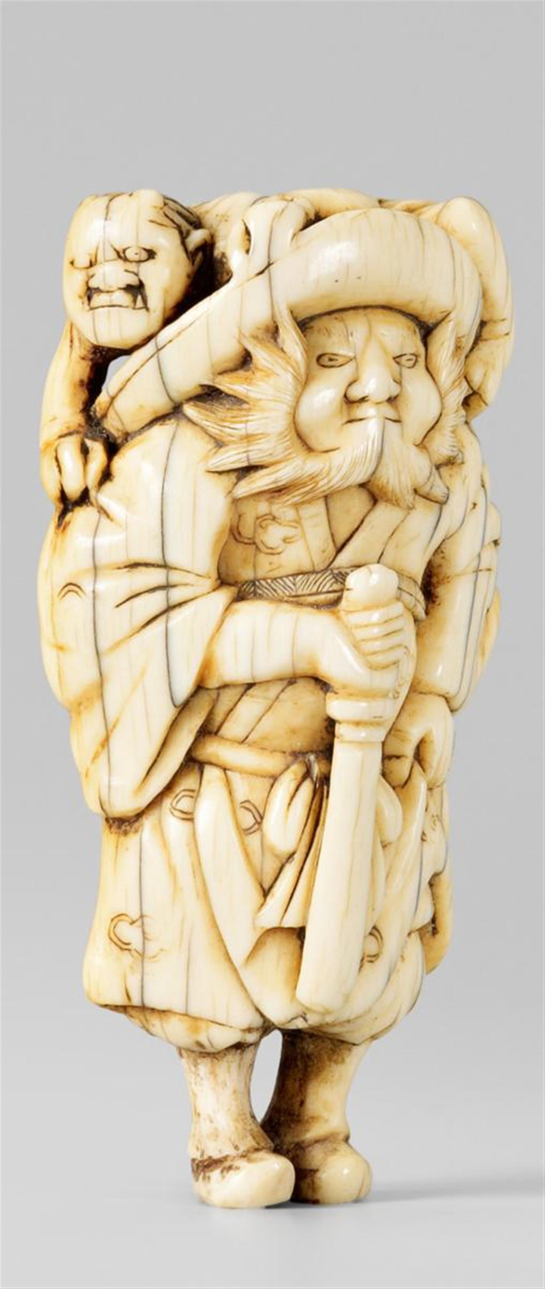 An ivory netsuke of Shôki with an oni on his hat. Late 18th/early 19th century - image-1