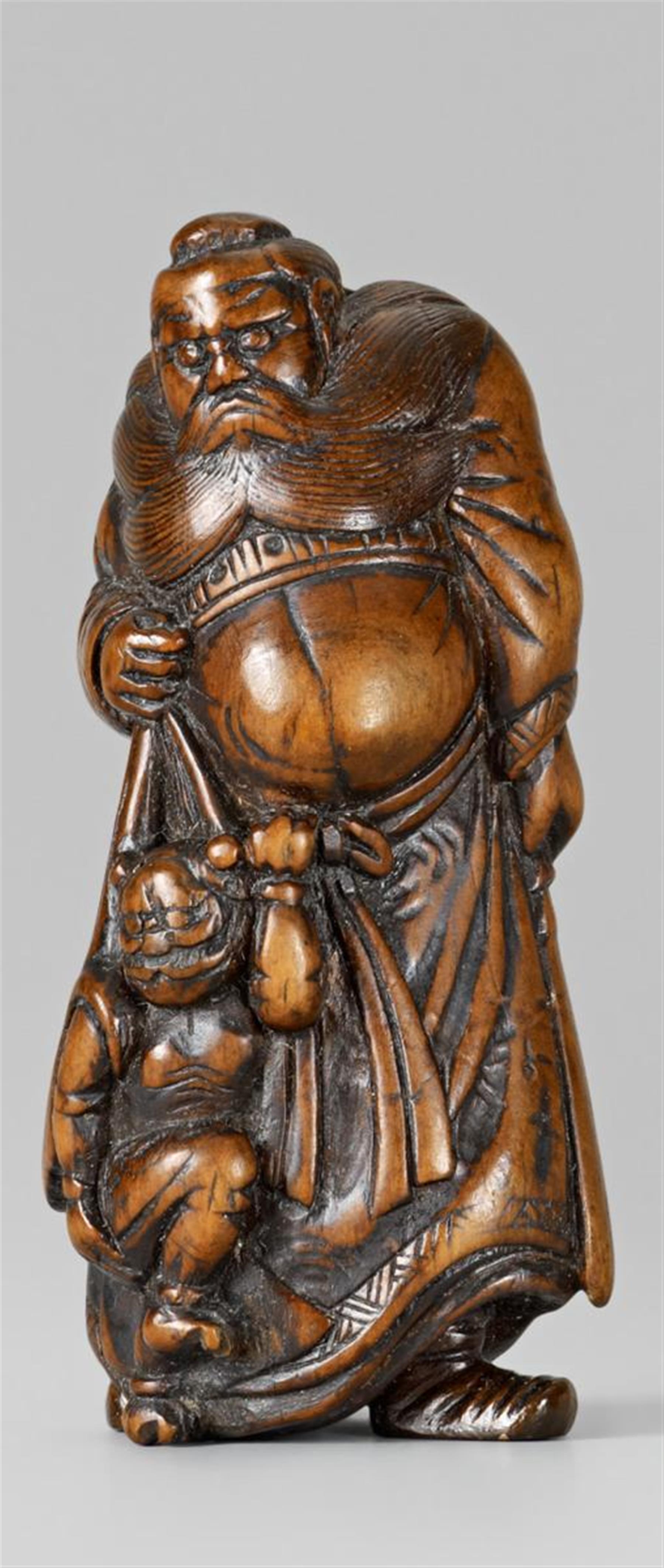 A large boxwood netsuke of an imposing Shôki and oni, by Issen. Early 19th century - image-1